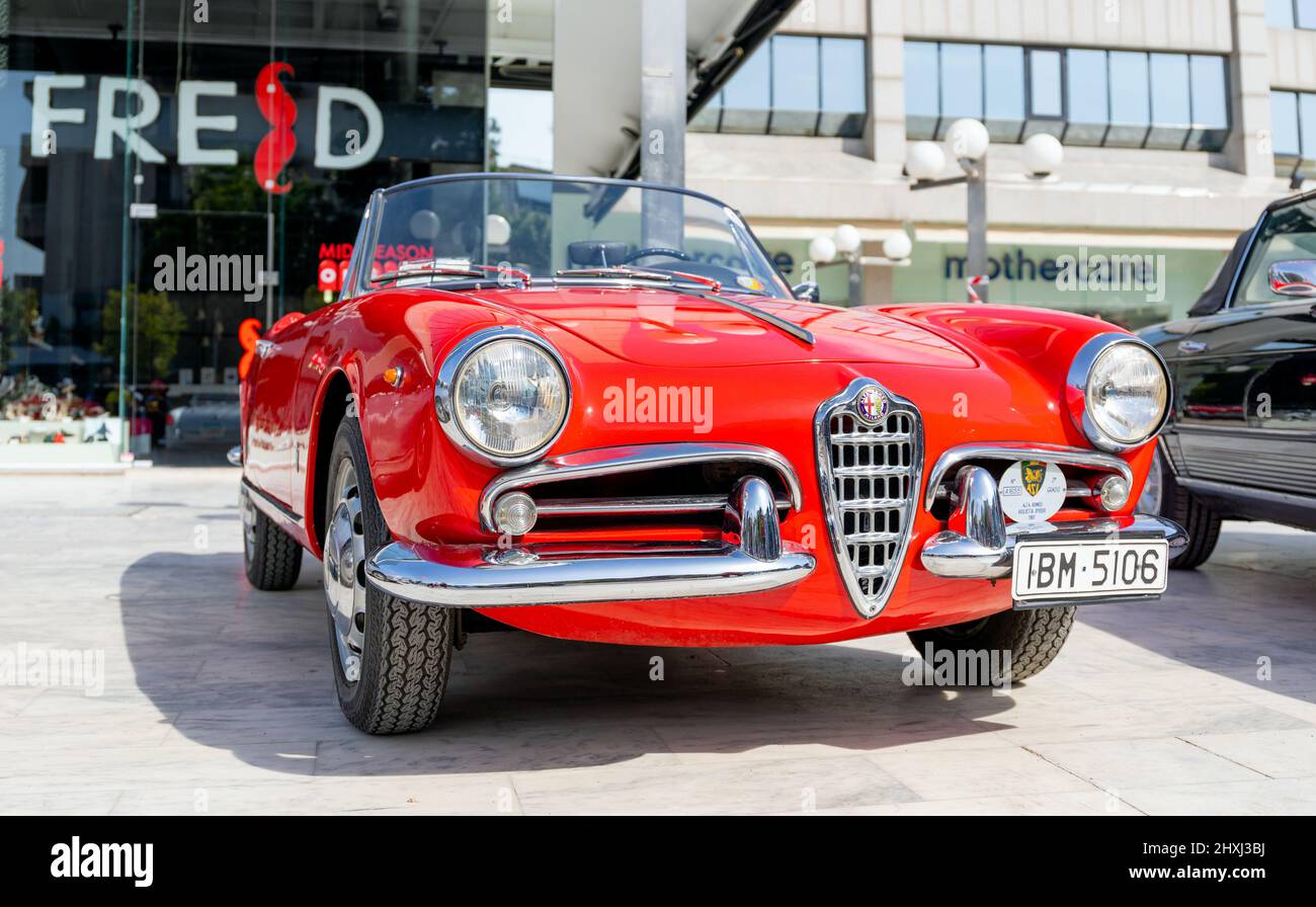 ATHÈNES, GRÈCE - 1 MAI 2018 : l'araignée alfa Romeo Giulietta de 1961 à l'exposition statique de printemps 2nd de Glyfada. Banque D'Images