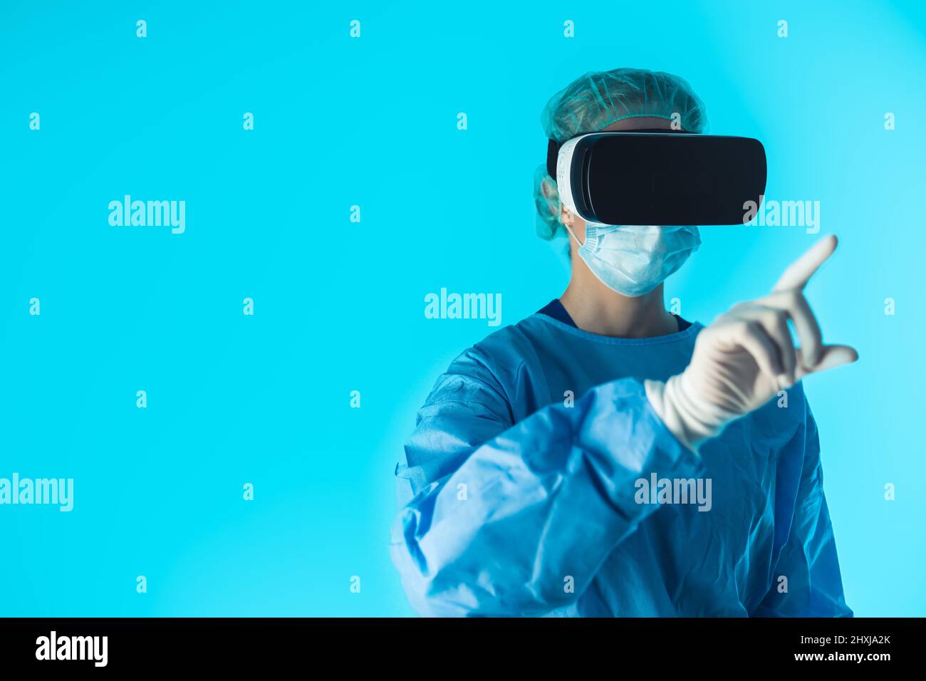 Réalité virtuelle utilisée par les travailleurs de la santé. Compétences médicales acquises avec l'utilisation de la technologie. Photo de haute qualité Banque D'Images