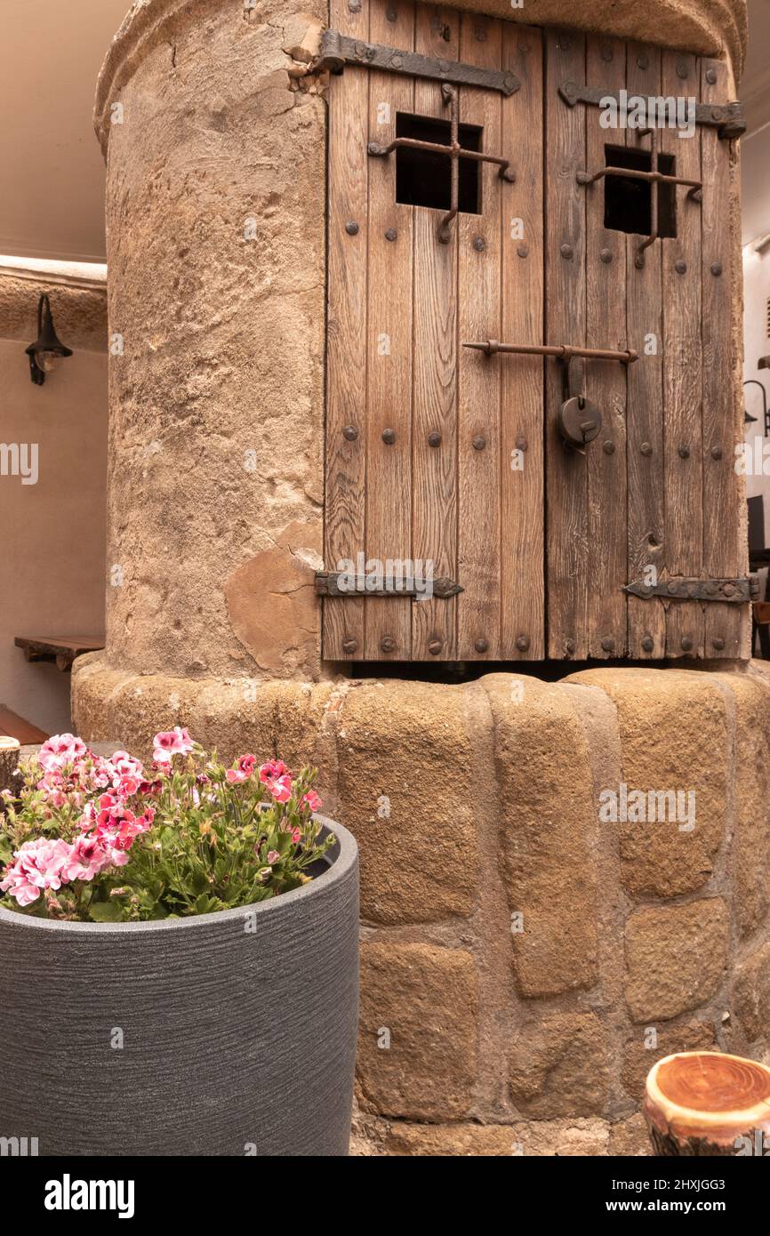 four en pierre dans un restaurant de tossa de mar Banque D'Images four en pierre dans un restaurant de tossa de mar Banque D'Images
