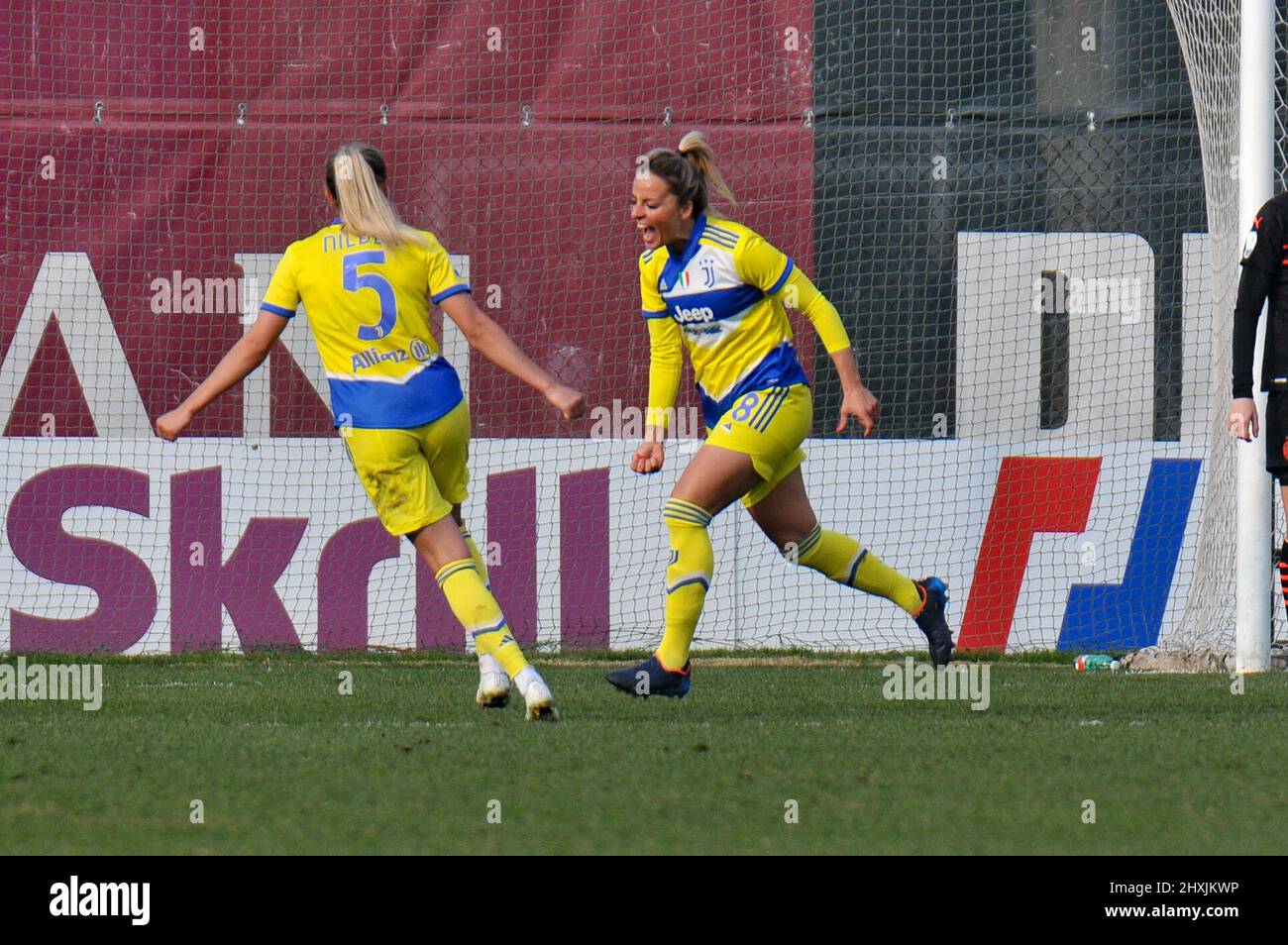 12 mars 2022, Milan, Italie: COPPA Italia Femminile 2022.Semifinale.Milan-Juventus..Exultance Martina Rosucci (photo par Andrea Amato/Pacific Press) (image de crédit: © Andrea Amato/Pacific Press via ZUMA Press Wire) Banque D'Images