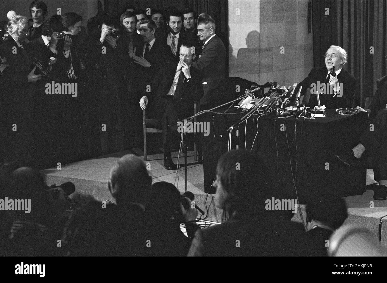 Harold Wilson (1916-1995) annonce sa démission du poste de Premier ministre lors d'une conférence de presse au ministère de la Défense à Londres. Il avait dit plus tôt dans la journée à ses collègues du Cabinet qu'il avait l'intention de démissionner.16th mars 1976 Banque D'Images