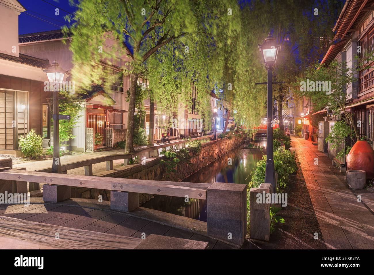 Shimoda, Japon sur le canal de Perry Road la nuit. Banque D'Images