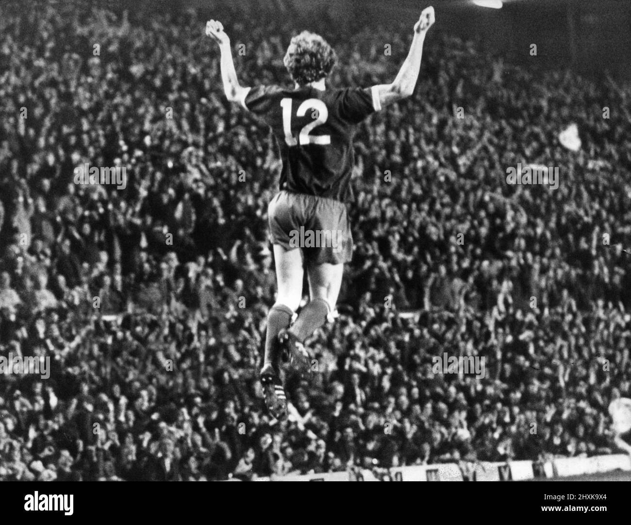 David Fairclough, de Liverpool, célèbre ses 84th minutes de score lors du troisième tour de la coupe d'Europe contre St Etienne à Anfield. Liverpool a remporté trois buts pour un. 16th mars 1977 Banque D'Images