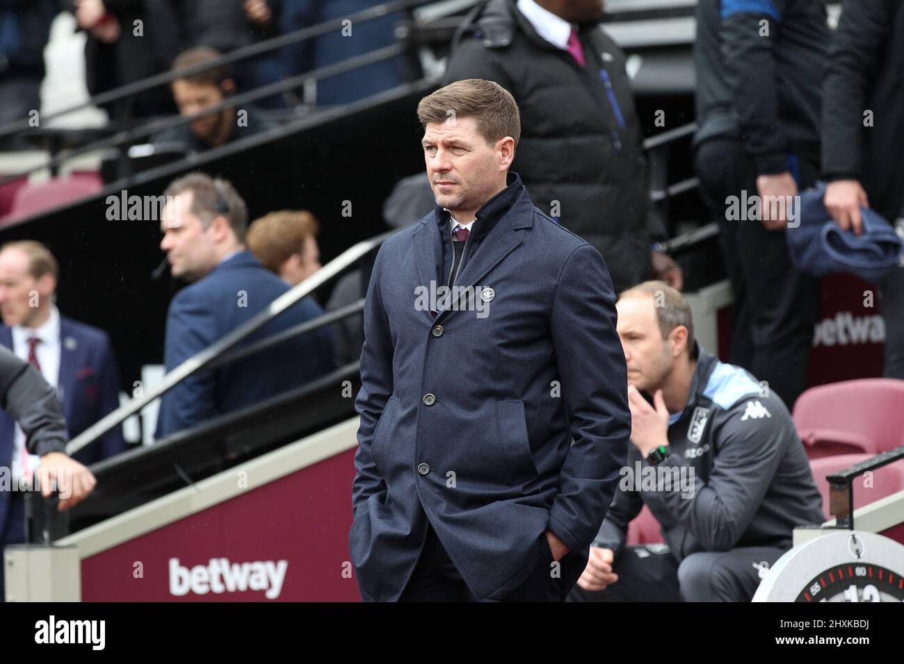 Londres, Royaume-Uni. 13th mars 2022. Steven Gerrard, directeur de la villa Aston, lors du match de la Premier League entre West Ham United et Aston Villa au stade de Londres, parc olympique Queen Elizabeth, Londres, Angleterre, le 13 mars 2022. Photo de Ken Sparks. Utilisation éditoriale uniquement, licence requise pour une utilisation commerciale. Aucune utilisation dans les Paris, les jeux ou les publications d'un seul club/ligue/joueur. Crédit : UK Sports pics Ltd/Alay Live News Banque D'Images