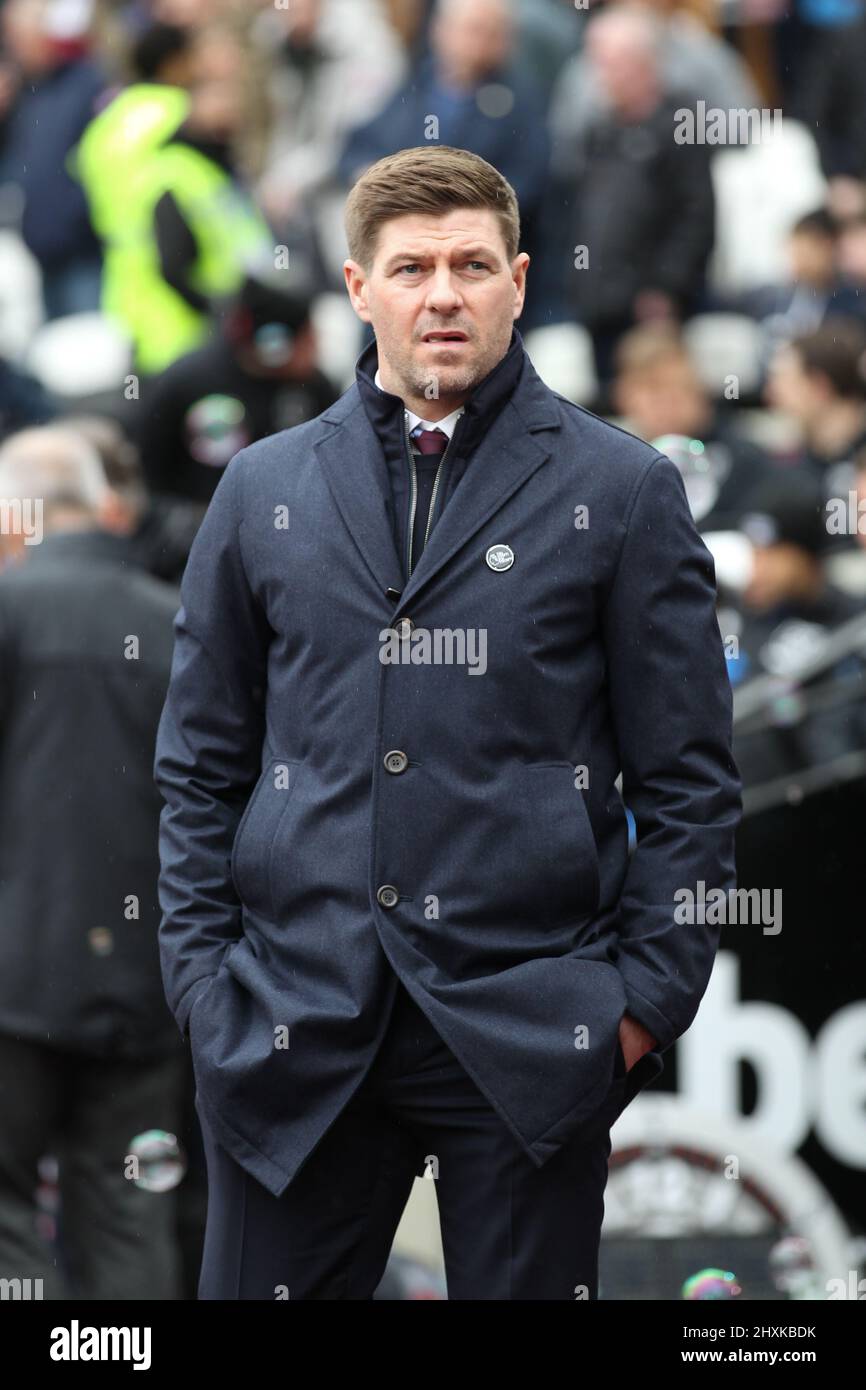 Londres, Royaume-Uni. 13th mars 2022. Steven Gerrard, directeur de la villa Aston, lors du match de la Premier League entre West Ham United et Aston Villa au stade de Londres, parc olympique Queen Elizabeth, Londres, Angleterre, le 13 mars 2022. Photo de Ken Sparks. Utilisation éditoriale uniquement, licence requise pour une utilisation commerciale. Aucune utilisation dans les Paris, les jeux ou les publications d'un seul club/ligue/joueur. Crédit : UK Sports pics Ltd/Alay Live News Banque D'Images