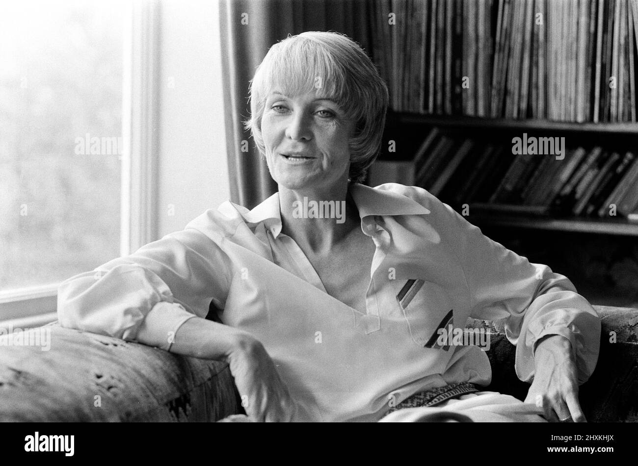 Sheila Hancock photographiée chez elle à Chiswick. 1st octobre 1976. Banque D'Images