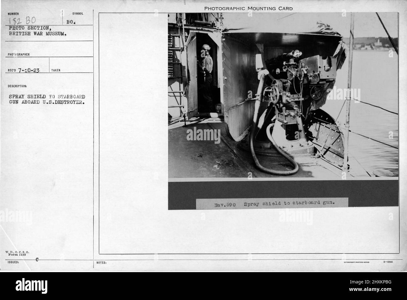 Bouclier de pulvérisation pour le pistolet à planche à bord à bord de U.S. Destroyer. Collection de photographies de la première Guerre mondiale, 1914-1918 qui décrivent les activités militaires des forces armées et du personnel britanniques et d'autres nations pendant la première Guerre mondiale Banque D'Images
