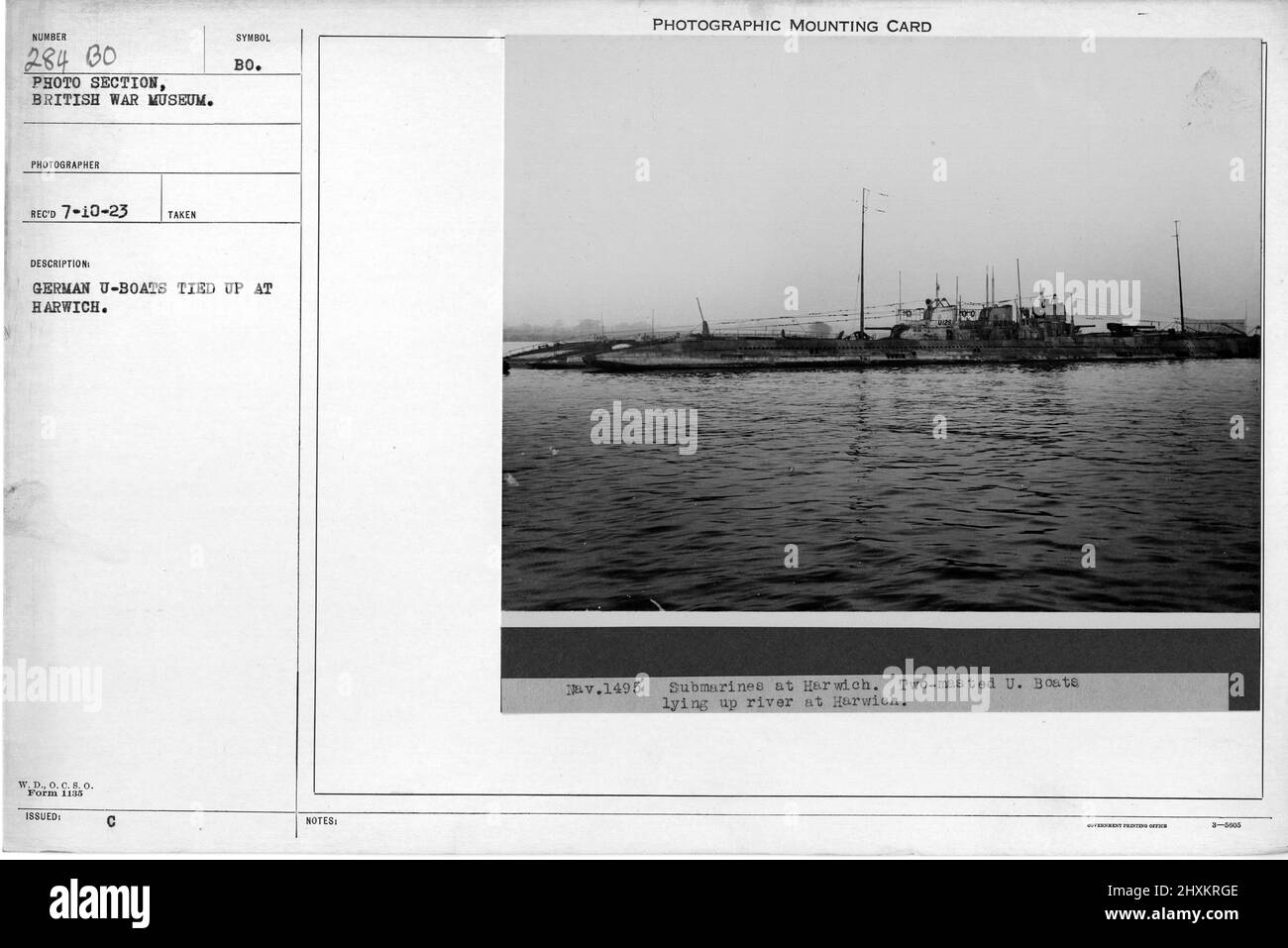 U-boat allemand attaché à Harwich, Angleterre. Collection de photographies de la première Guerre mondiale, 1914-1918 qui décrivent les activités militaires des forces armées et du personnel britanniques et d'autres nations pendant la première Guerre mondiale Banque D'Images