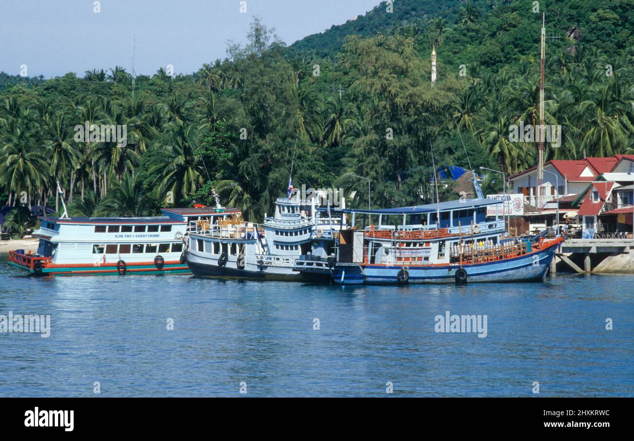 Navires utilisés pour les expéditions de plongée à Mae Hat, le port de l'île de Ko Tao dans le golfe de Thaïlande. Ko Tao est une destination populaire pour les plongeurs. Banque D'Images
