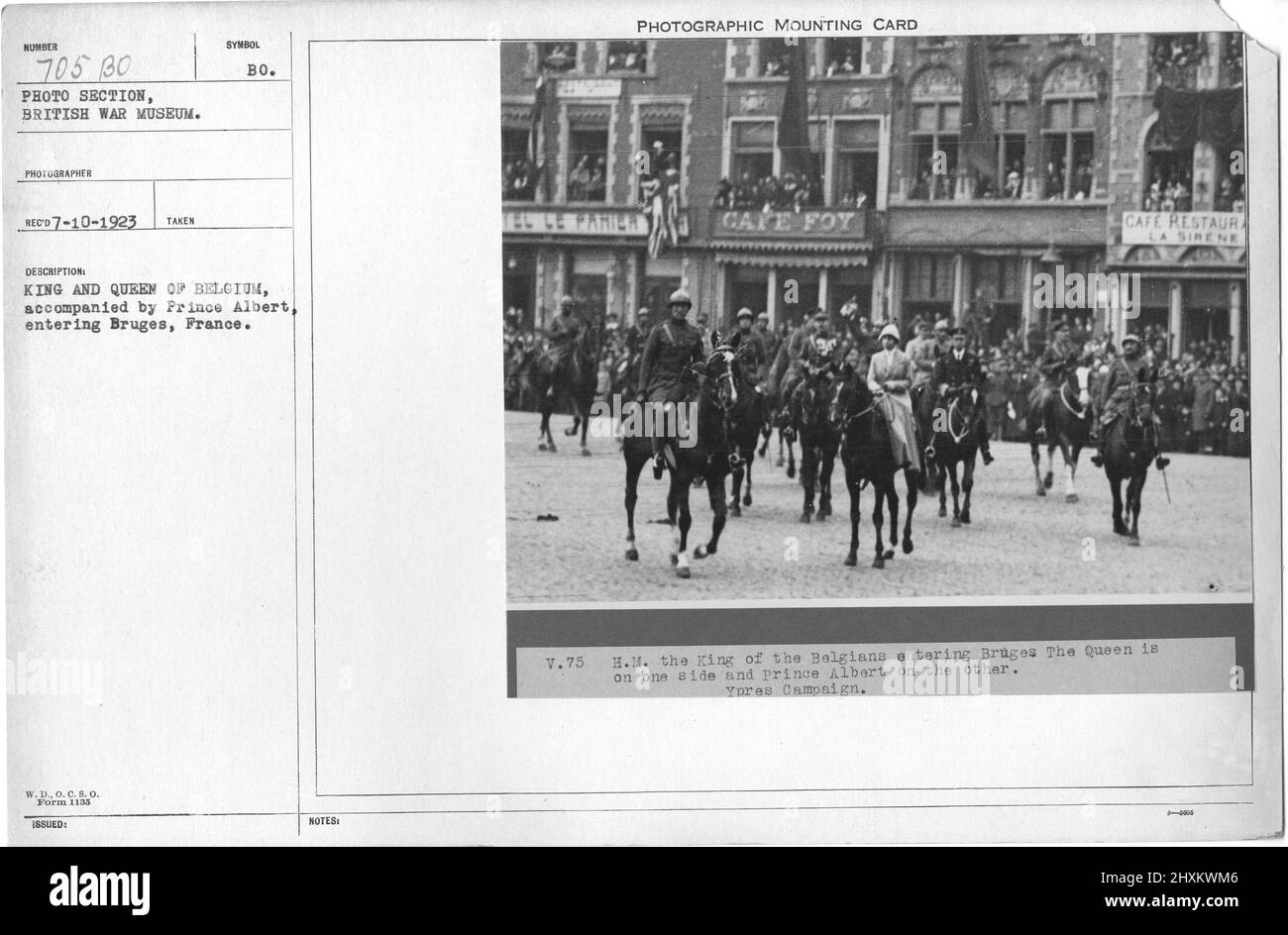 Roi et reine de Belgique, accompagné de Price Albert, entrant à Bruges, France. Collection de photographies de la première Guerre mondiale, 1914-1918 qui décrivent les activités militaires des forces armées et du personnel britanniques et d'autres nations pendant la première Guerre mondiale Banque D'Images