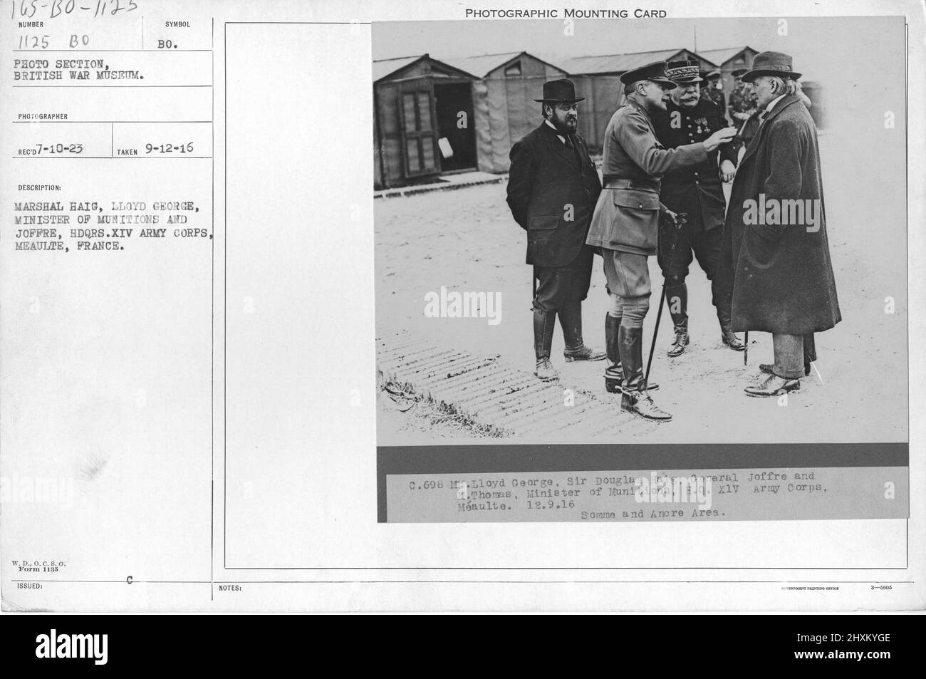 Maréchal Haig, Lloyd George, ministre des munitions et Joffre, Hdqrs. XIV corps d'armée, Meaulte, France. Collection de photographies de la première Guerre mondiale, 1914-1918 qui décrivent les activités militaires des forces armées et du personnel britanniques et d'autres nations pendant la première Guerre mondiale Banque D'Images