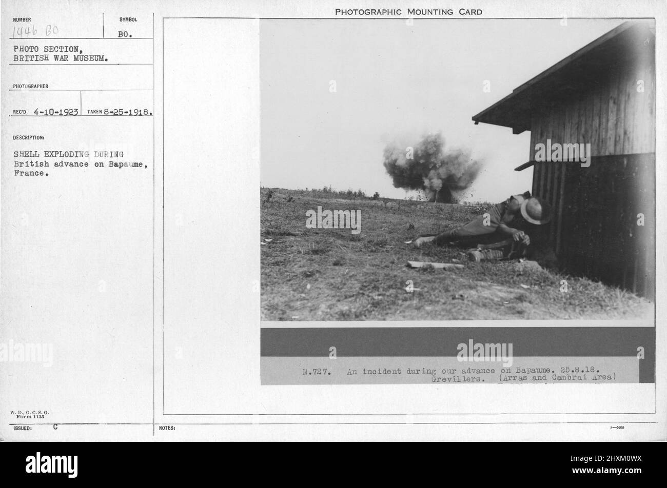 Shell explose lors de l'avance britannique à Bapaume, en France. Collection de photographies de la première Guerre mondiale, 1914-1918 qui décrivent les activités militaires des forces armées et du personnel britanniques et d'autres nations pendant la première Guerre mondiale Banque D'Images