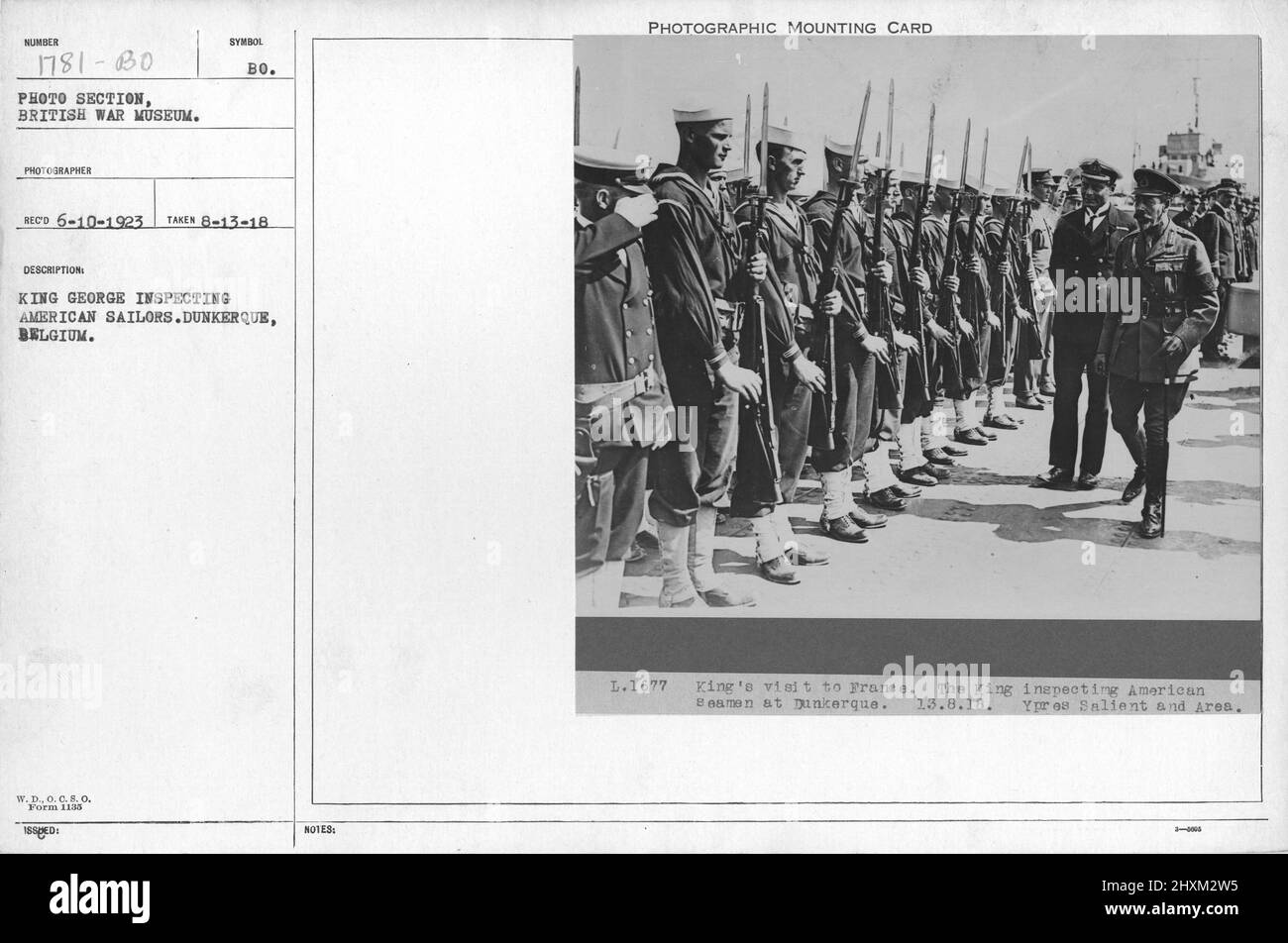 Le roi George inspecte les marins américains. Dunkerque, Belgique. Collection de photographies de la première Guerre mondiale, 1914-1918 qui décrivent les activités militaires des forces armées et du personnel britanniques et d'autres nations pendant la première Guerre mondiale Banque D'Images