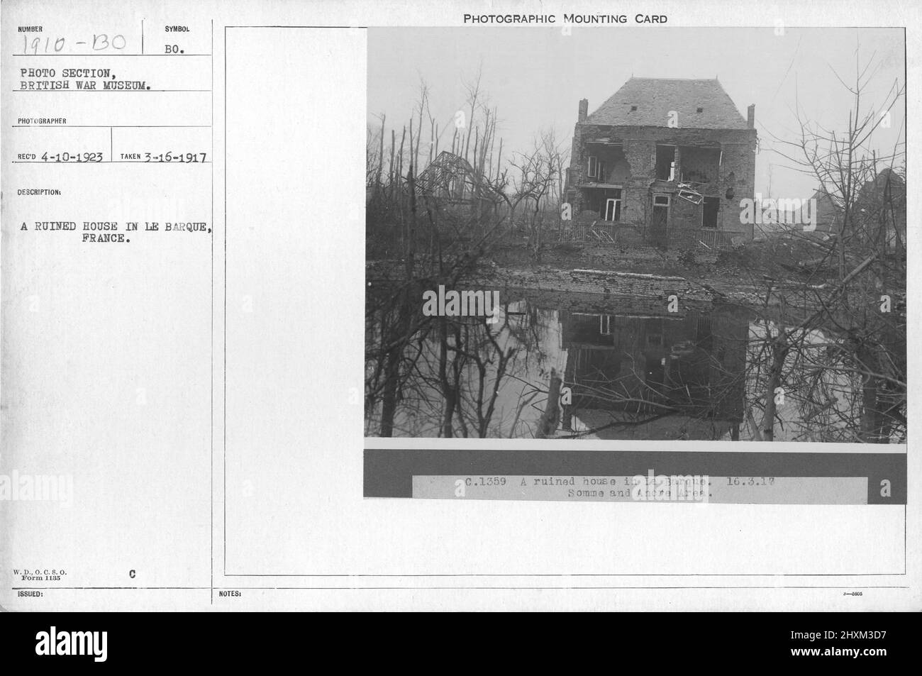 Une maison en ruines au Barque, France. Collection de photographies de ...