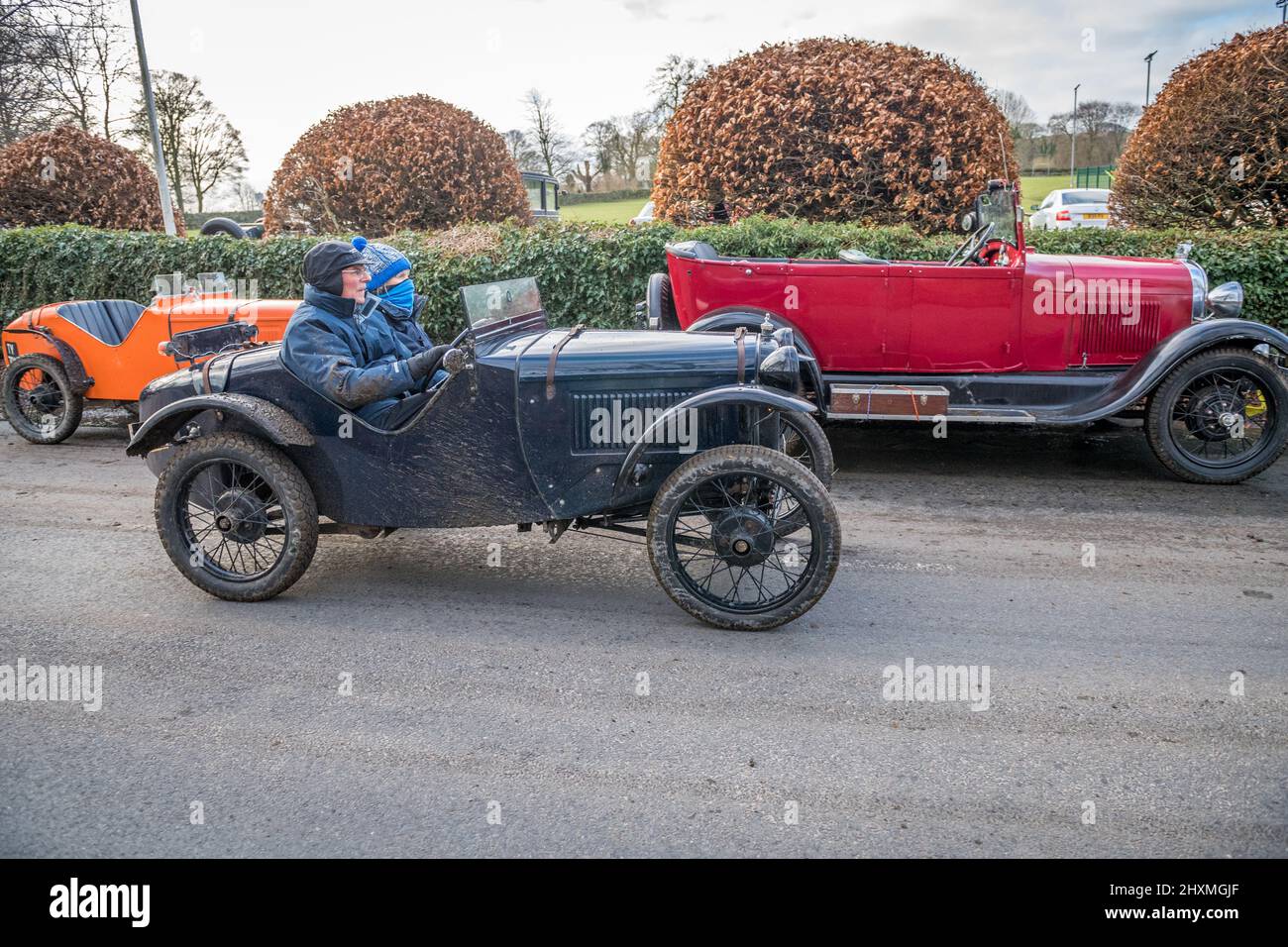 Les membres du Vintage Sports car Club (C.S.C.) qui participent aux essais annuels de John Harris Hill pour les voitures fabriquées avant W.W.2. Banque D'Images