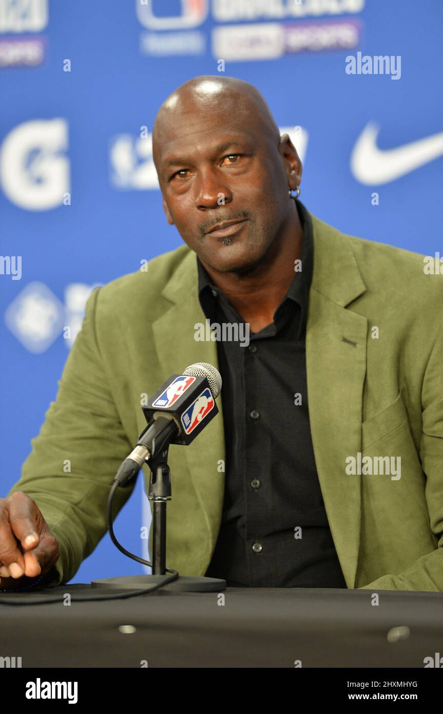Michael Jordan assiste à une conférence de presse Banque D'Images