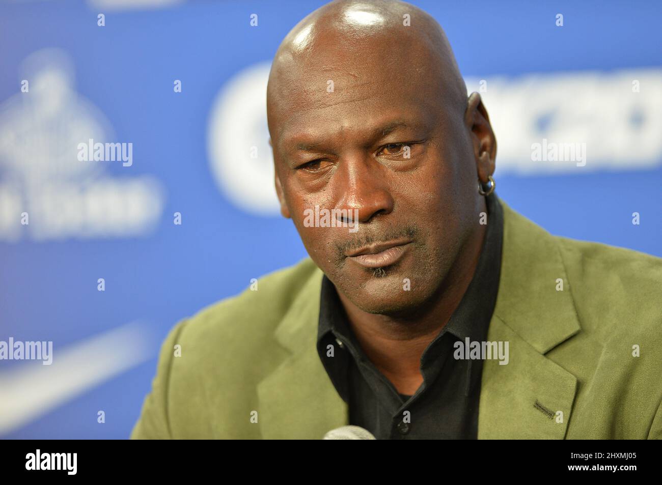 Michael Jordan assiste à une conférence de presse Banque D'Images