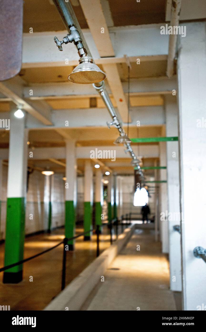Île d'Alcatraz, salle de douche du pénitencier fédéral d'Alcatraz. Banque D'Images