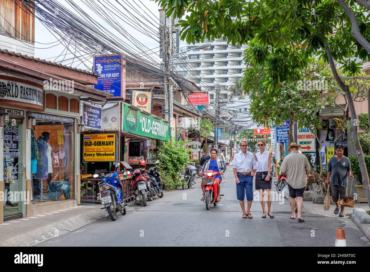 Route de Naresdamri dans Hua Hin d'époque. C'est un vieux village de pêcheurs qui est devenu l'une des destinations de voyage les plus populaires en Thaïlande. Banque D'Images