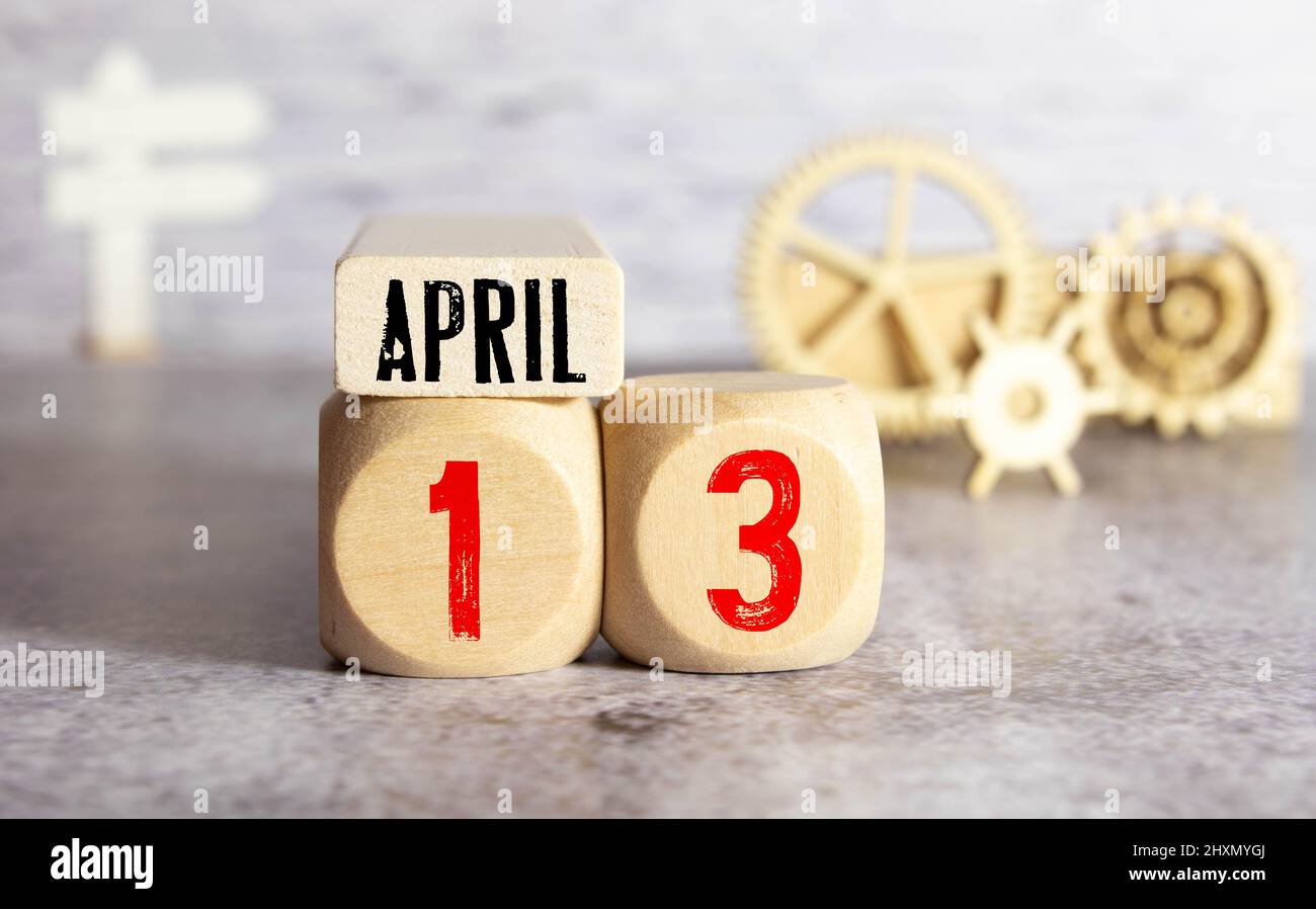 Calendrier pour avril 13 : cubes avec les numéros 0 et 13, le nom du mois d'avril en anglais Banque D'Images