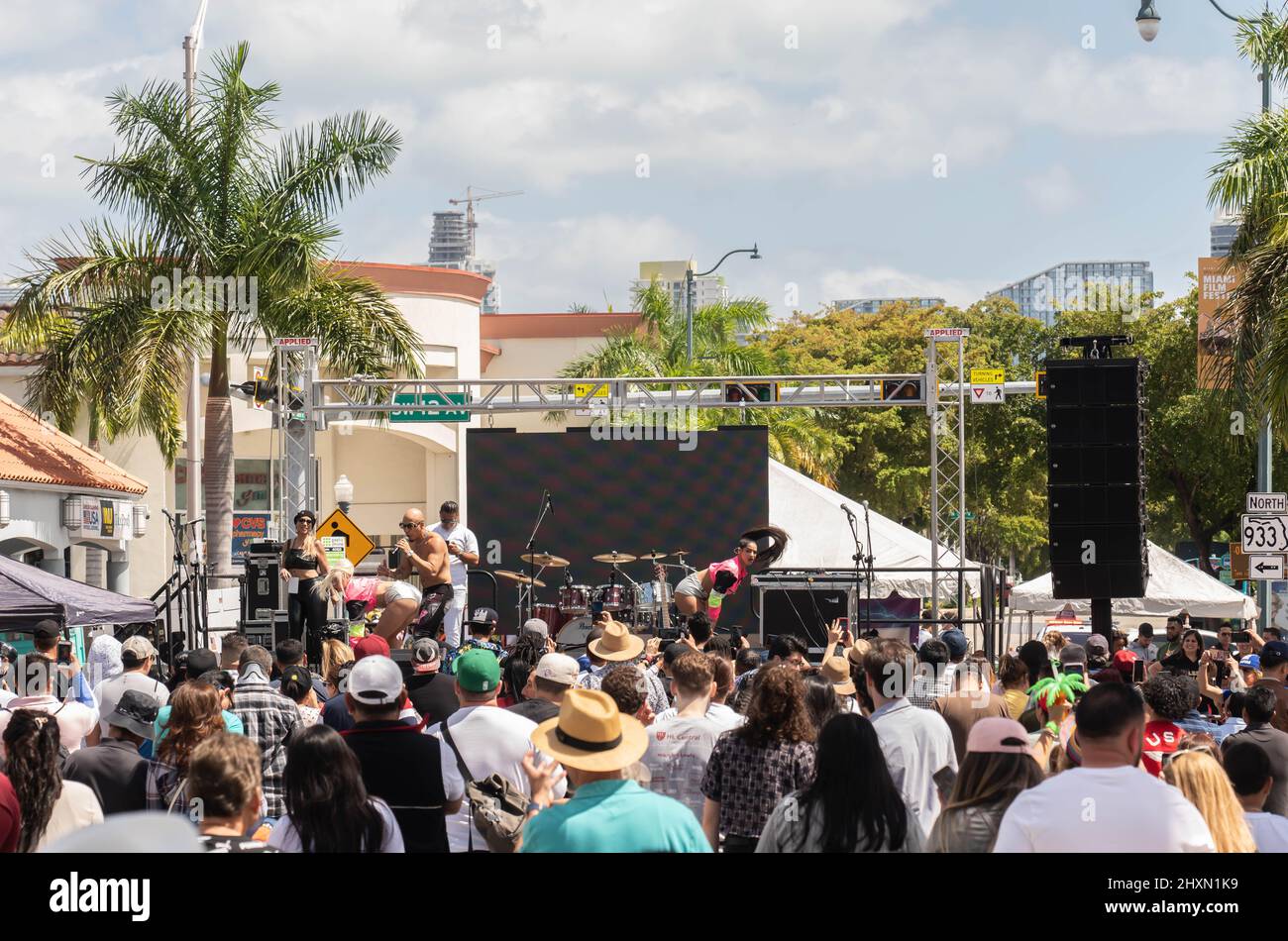 Miami, Floride, États-Unis - 13 mars 2022 : Festival annuel de musique Calle Ocho ; à Little Havana à Miami, FL Banque D'Images