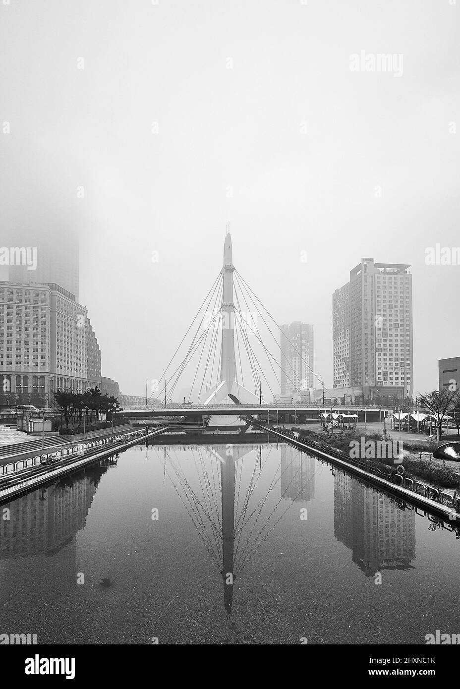 Pont de brouillard à Songdo Central Park, Incheon, Corée du Sud Banque D'Images