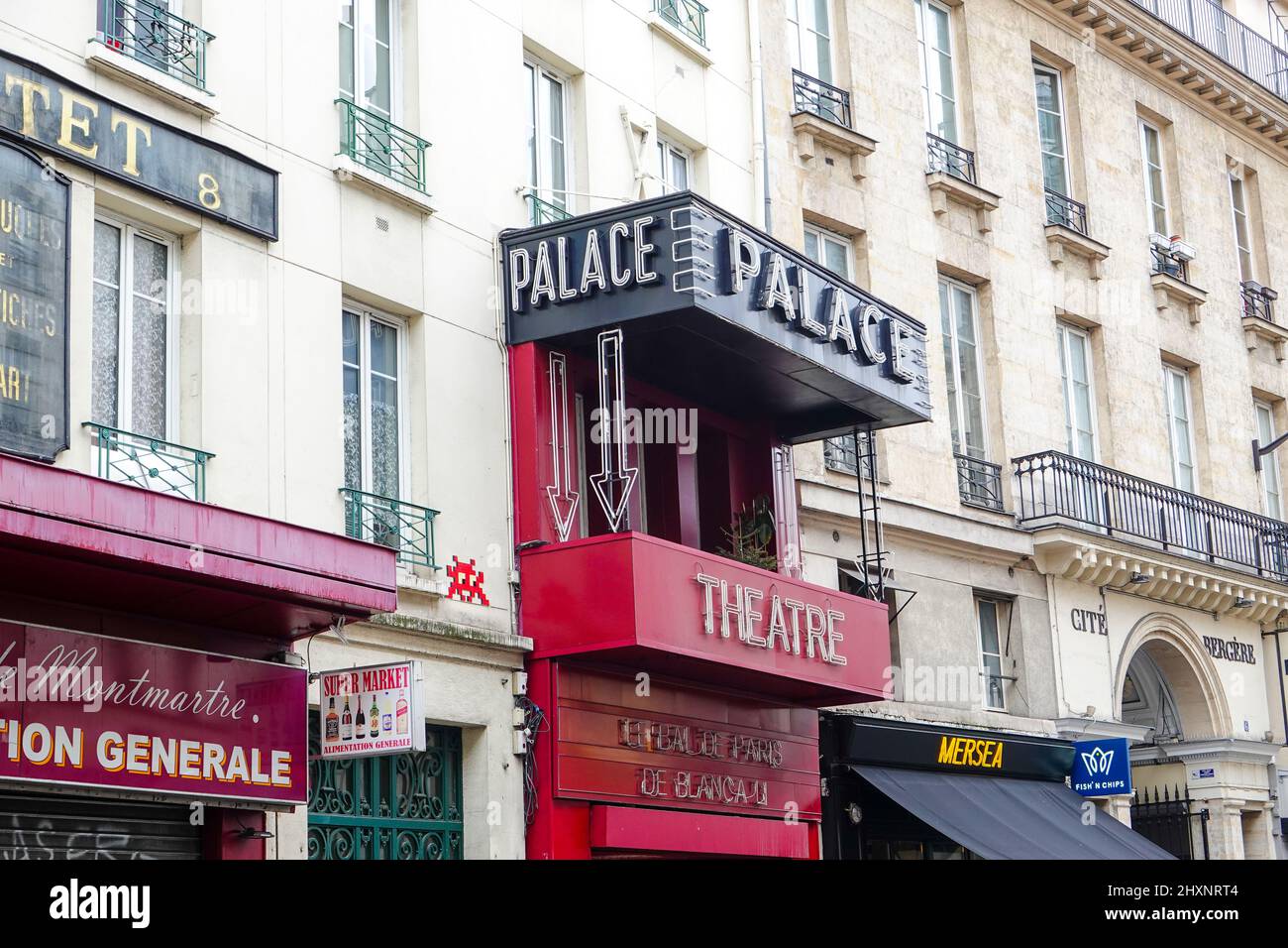 Le Palais Théâtre façade et marque, 8, rue du Faubourg-Montmartre, Paris, France Banque D'Images