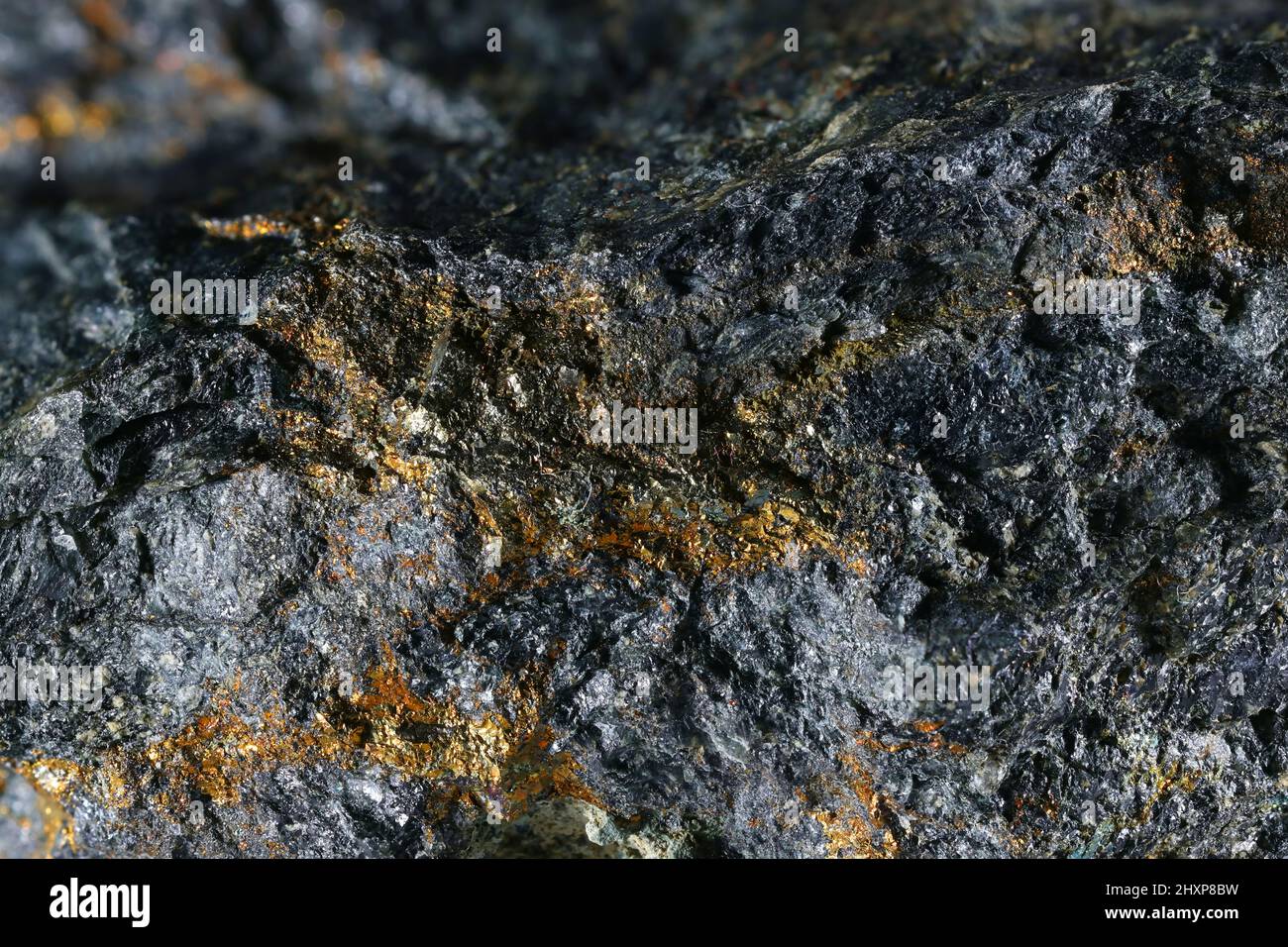 Minerai de cuivre industriel appelé chalcopyrite. Banque D'Images