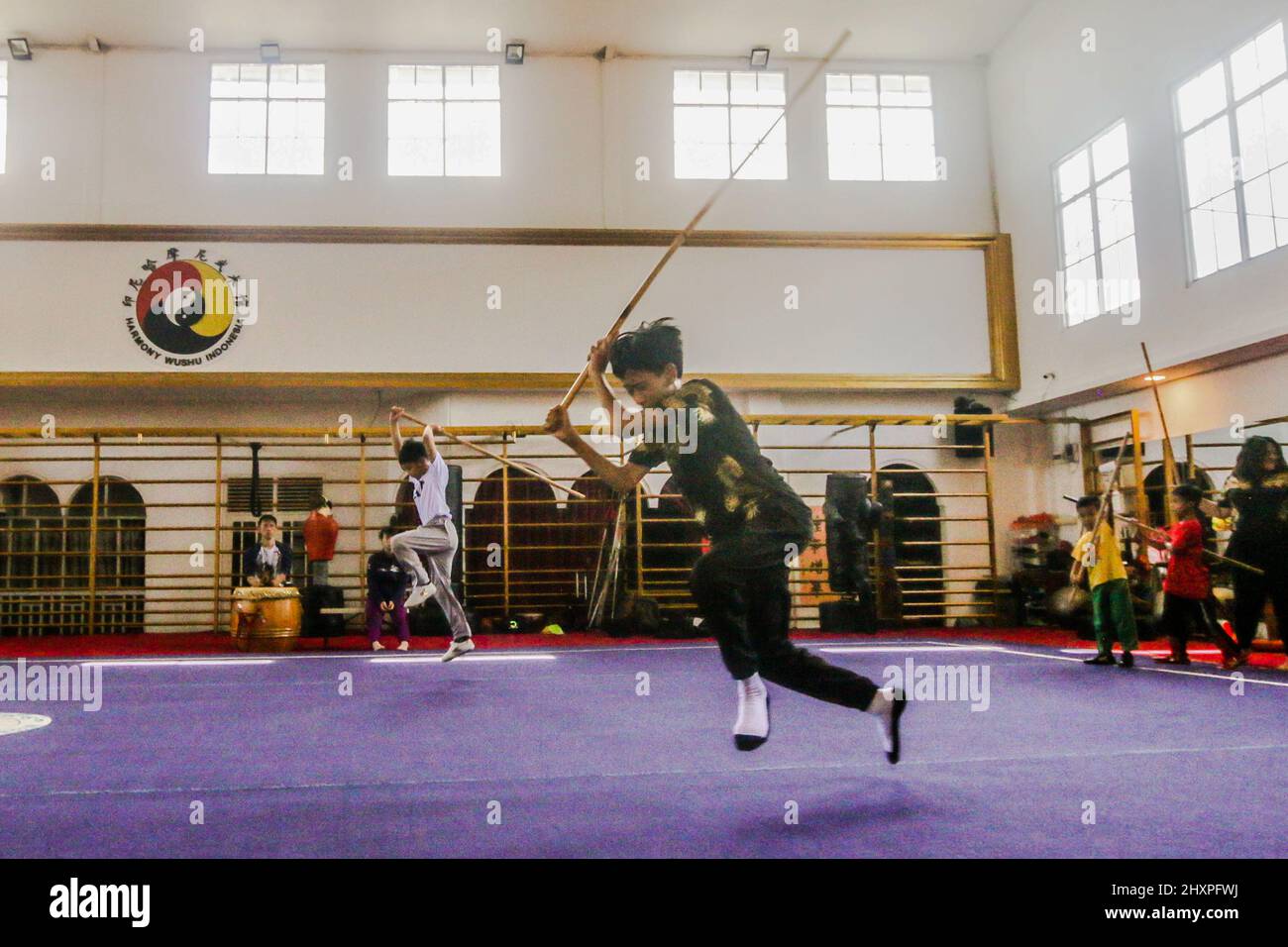 Séance de formation aux arts martiaux Wushu à Harmony Wushu Indonesia, Bogor, West Java, Indonesia, mars 12, 2022 Banque D'Images