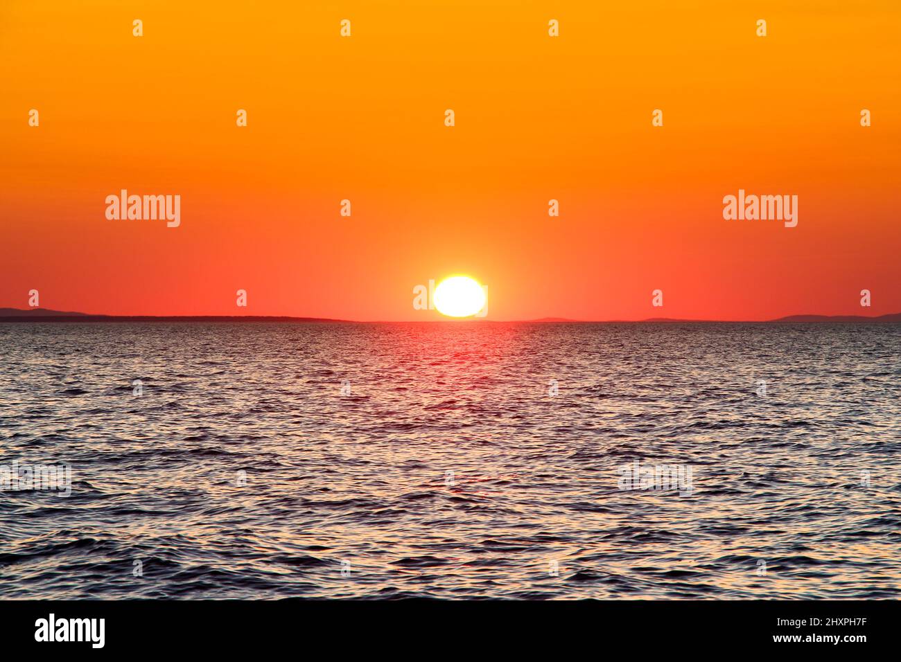 Coucher de soleil sur la mer Adriatique (île de Murter). Il y a eu une  belle journée sur l'île de Murter et moi-même et mes frends avons décidé  d'aller à l'aventure photographique