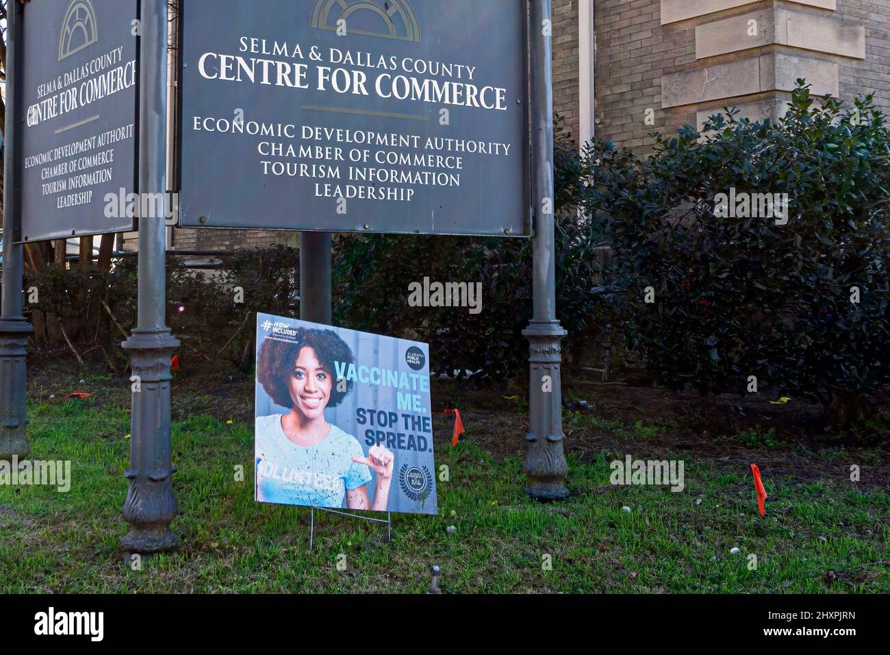 Selma, Alabama, USA-Mars 1, 2022: Vacciner moi signe par Alabama public Heath sur la propriété publique à Selma, Alabama. Banque D'Images