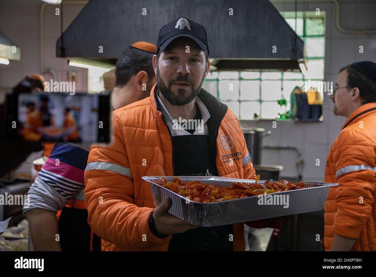 Chisinau, Moldavie. 11th mars 2022. Le groupe humanitaire israélien a Uni Hatzalah, dirigé l'opération Orange Wings d'une synagogue de Chisinau et extrait des centaines de réfugiés ukrainiens vers la sécurité, le 13 mars 2022 à Chisinau (Moldova). Plus de deux millions et demi de personnes ont fui l'Ukraine vers les pays voisins depuis que la Russie a lancé une invasion à grande échelle du pays le 24 février. (Credit image: © Michaal Nigro/Pacific Press via ZUMA Press Wire) Banque D'Images