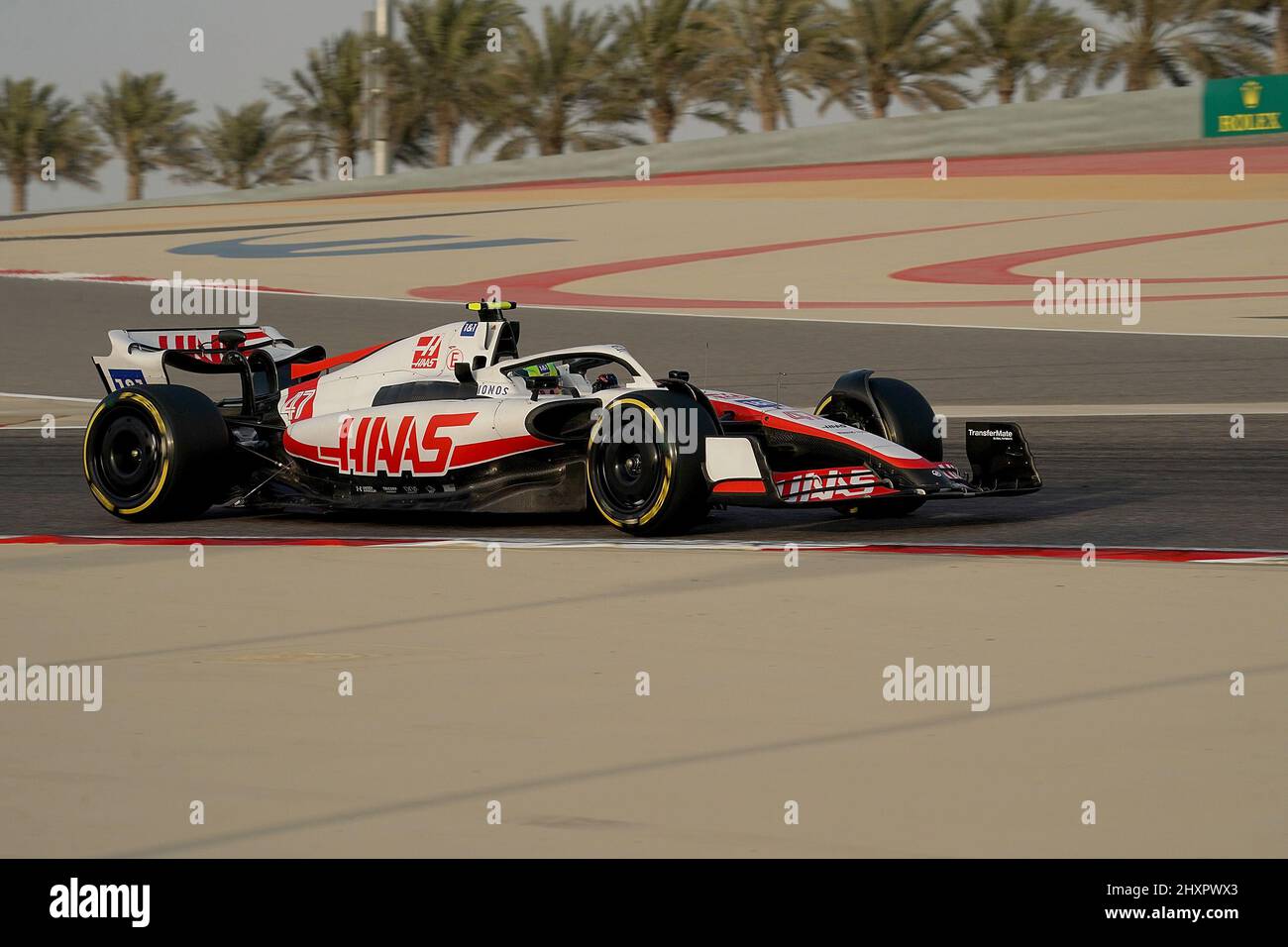 Sakhir, Bahreïn. 12th mars 2022. Mick Schumacher, pilote allemand, dans son Haas numéro 47, lors de sessions d'essais sur le circuit de Sakhir, juste une semaine avant le premier Grand Prix de la saison 2022, à Bahreïn. Credit: Hasan Bratic/dpa/Alay Live News Banque D'Images