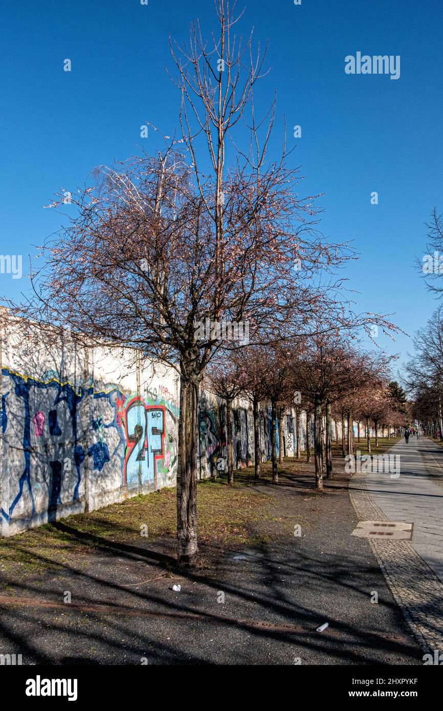 Platz des 9.Novembre 1989, exposition en plein air sur le site de l'ancien point de contrôle du mur de Berlin à l'extrémité est du pont Bornholmer, Prenzlauer Berg, Berlin Banque D'Images