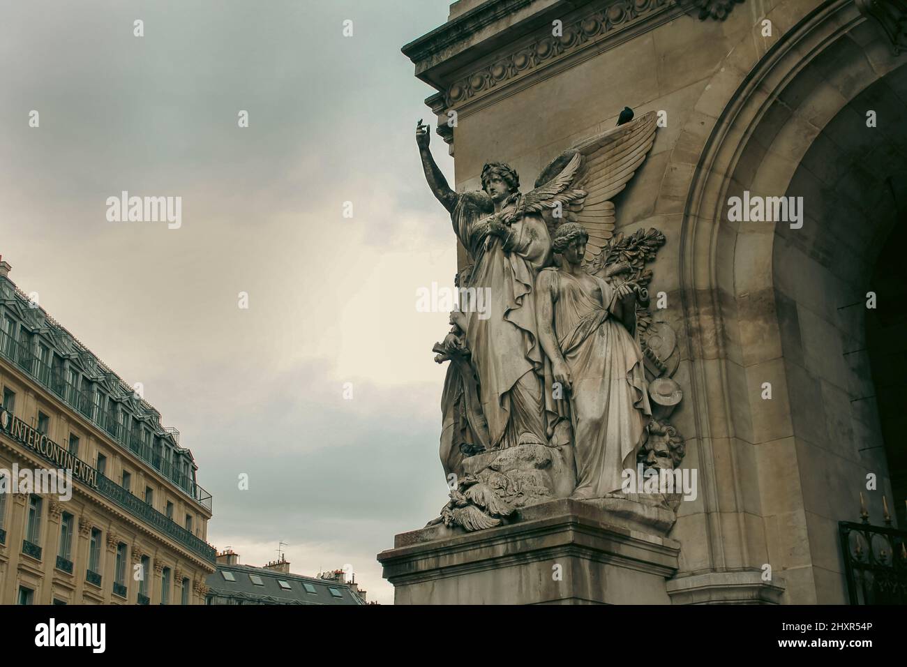 Une journée nuageuse à Paris Banque D'Images