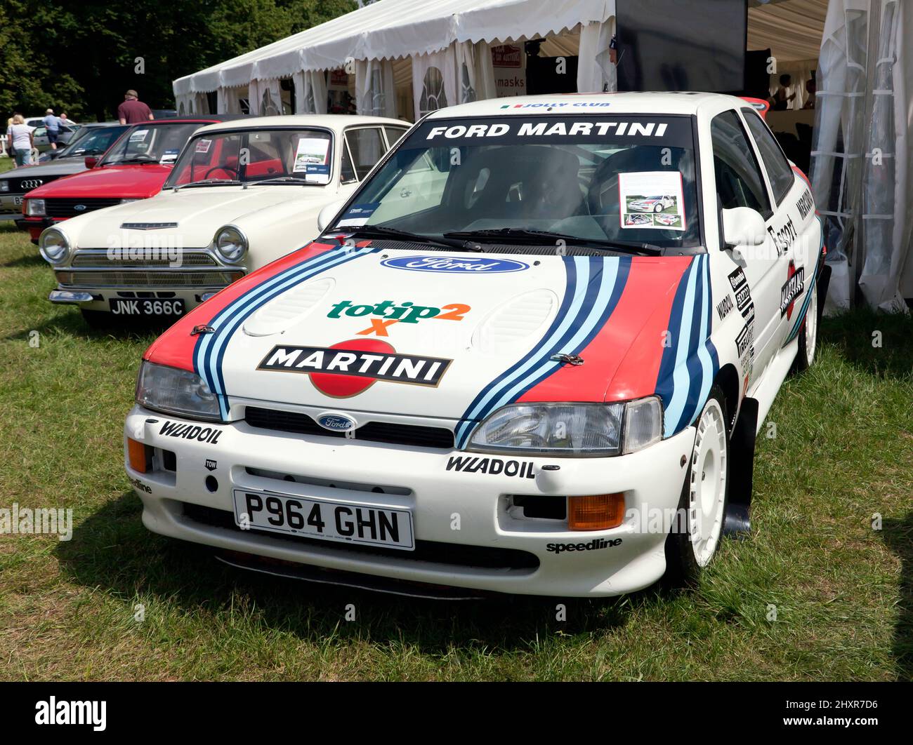 Vue de trois quarts avant d'une voiture de rallye Ford Estcourt RS Cosworth Group N 1997, exposée dans la zone des enchères du salon de l'auto classique de Londres 2021 Banque D'Images