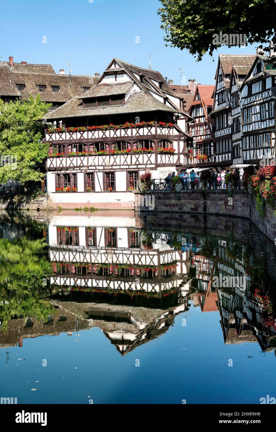 France, Strasbourg, le centre historique classé au patrimoine mondial de l'UNESCO, la petite France, autour de la place Benjamin Zix. Banque D'Images