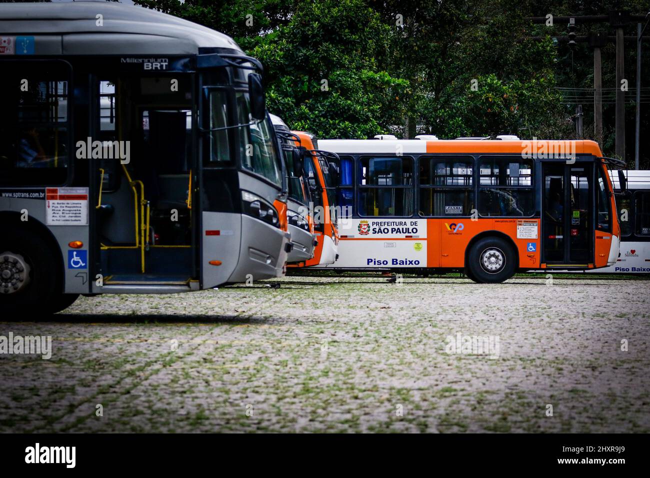 SÃO PAULO, SP - 14.03.2022 : SÃO PAULO ESTUDA AUMENTO TARIFA ÔNIBUS - après l'augmentation de carburant annoncée la semaine dernière par Petrobras, en particulier le diesel, qui a augmenté de près de 25%, la mairie de la ville de São Paulo discute une nouvelle fois d'un nouveau réajustement du prix du bus. (Photo: Aloisio Mauricio/Fotoarena) Banque D'Images
