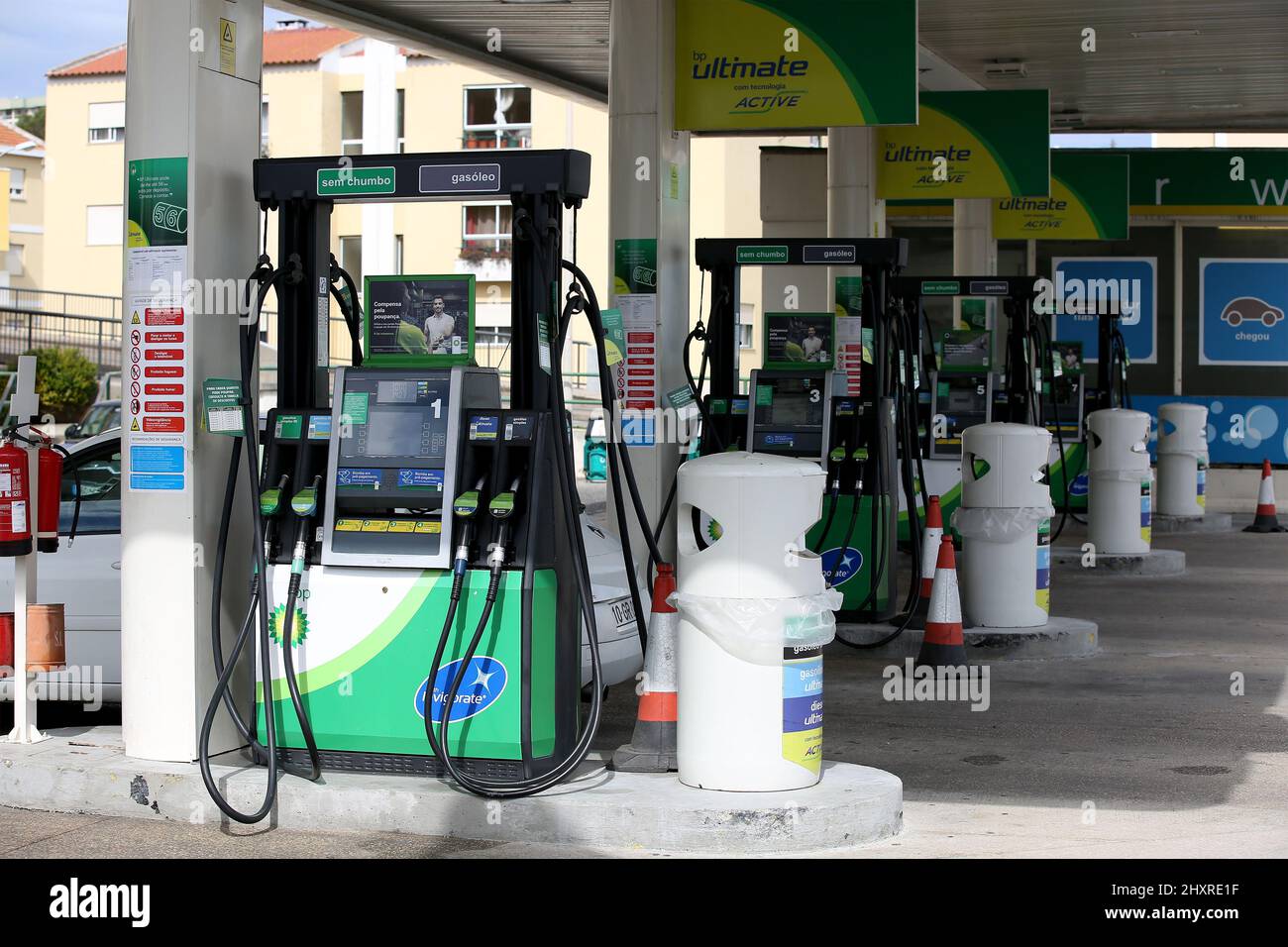 lisbonne-portugal-14th-mars-2022-les-pompes-gaz-sont-vues-une