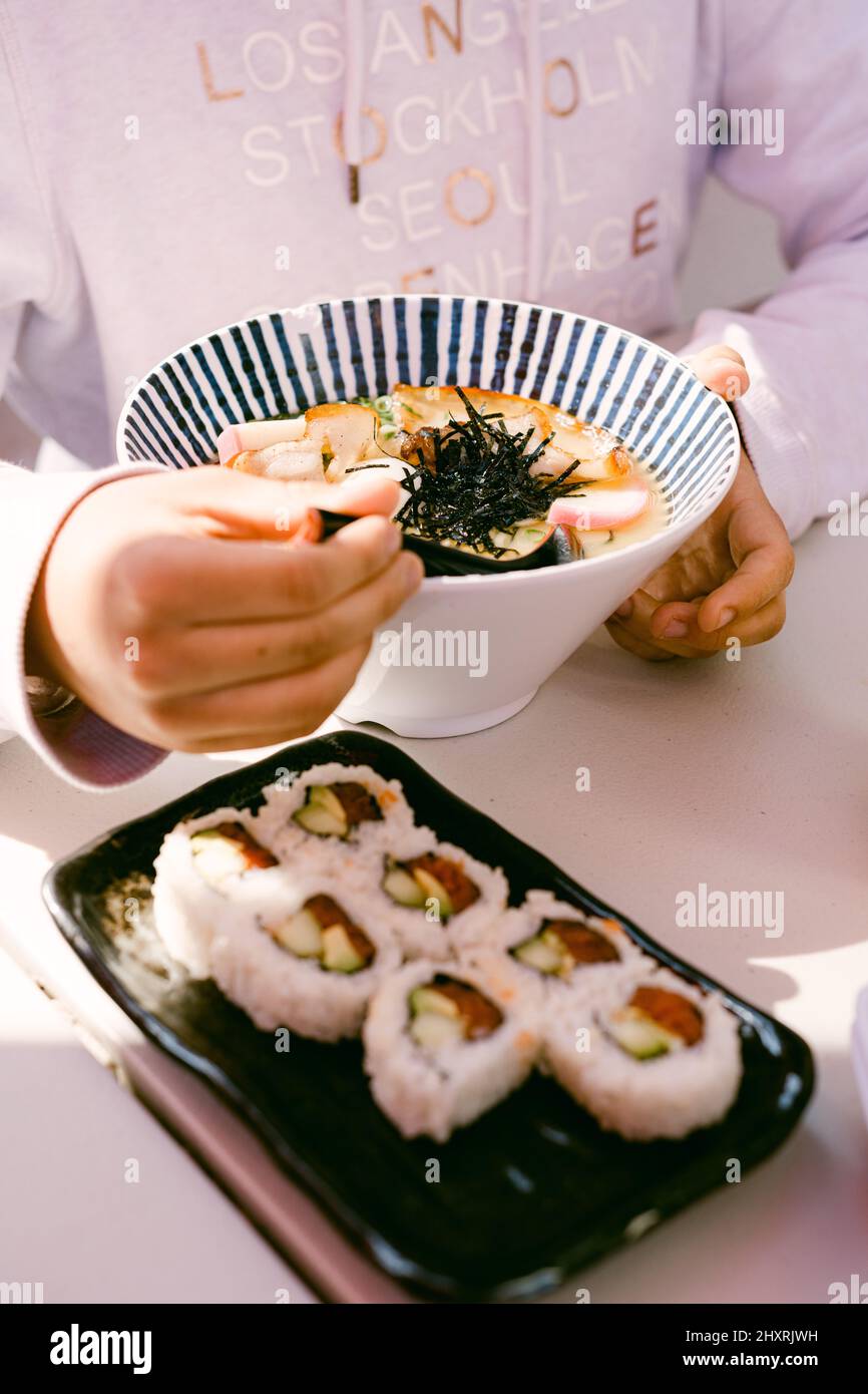 Manger teriyaki à Little Tokyo Banque D'Images