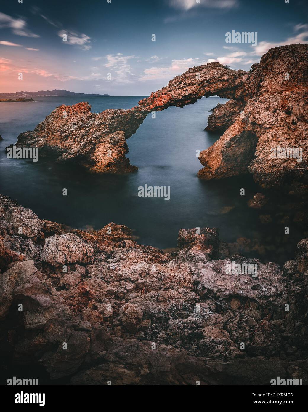 Formation de roches près de la mer à l'Escala, Espagne Banque D'Images
