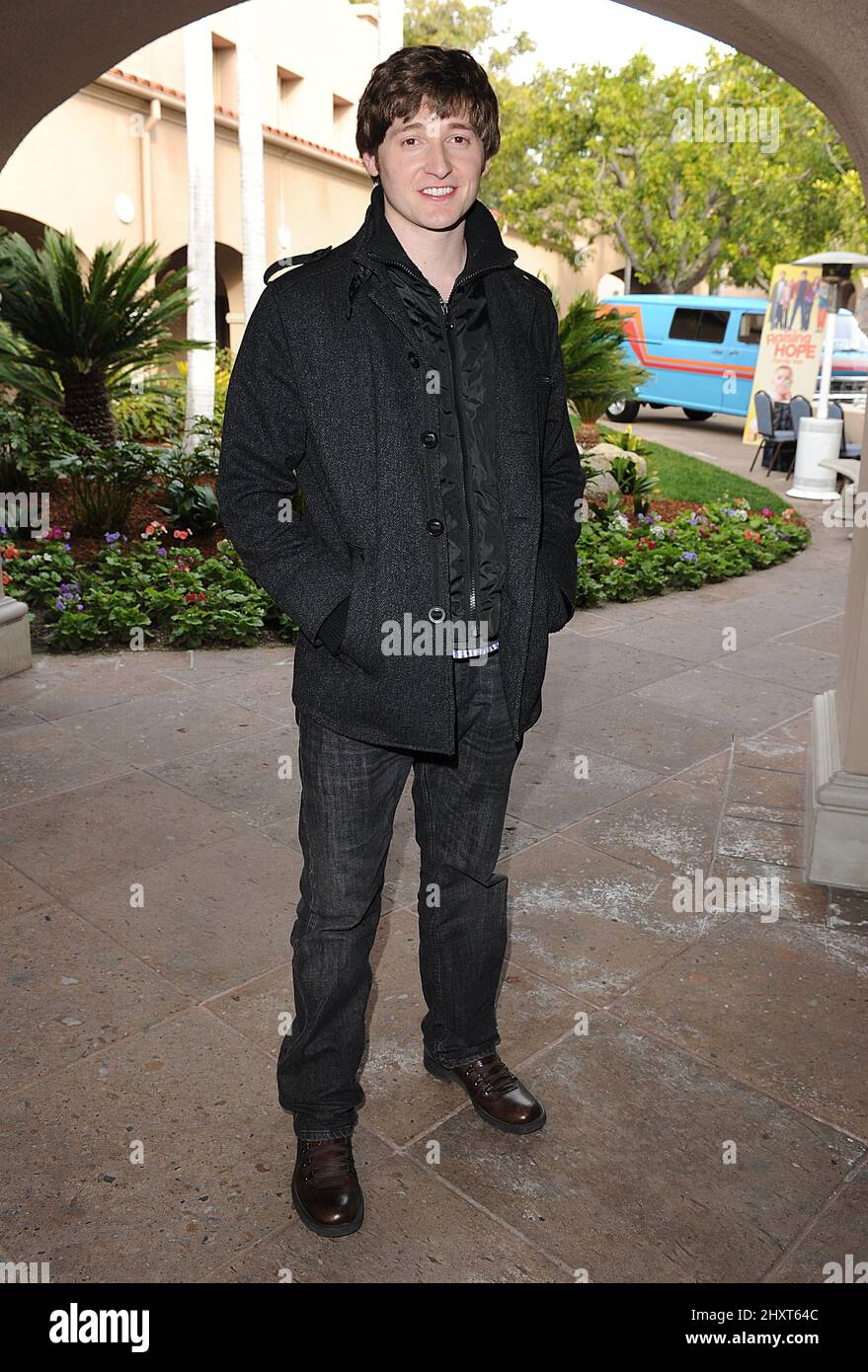 Lucas Neff au 7 e jour de la tournée de presse d'hiver de 2011 de l'ECA qui s'est tenue à l'hôtel Langham à Pasadena, en Californie. Banque D'Images