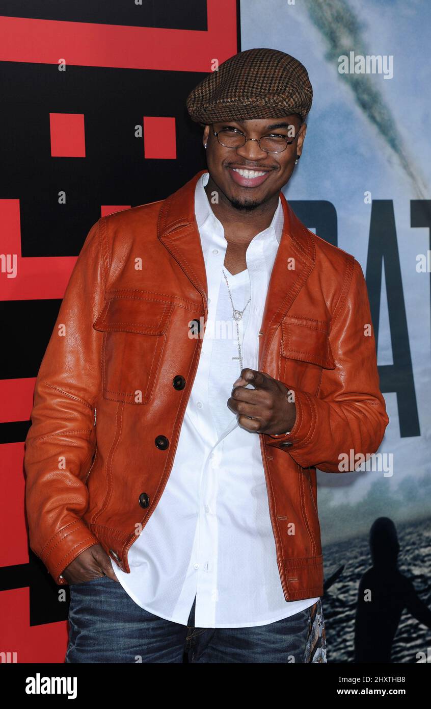 Ne-Yo assistant à la première « Battle: Los Angeles » qui s'est tenue au Regency Village Theatre de Los Angeles, aux États-Unis. Banque D'Images