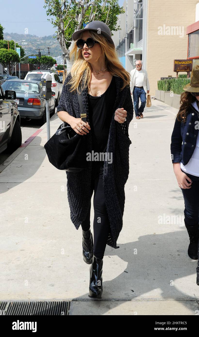 Rachel Zoe et la nièce sont vus faire du shopping à Kitson sur Robertson Boulevard à Los Angeles, Etats-Unis. Banque D'Images