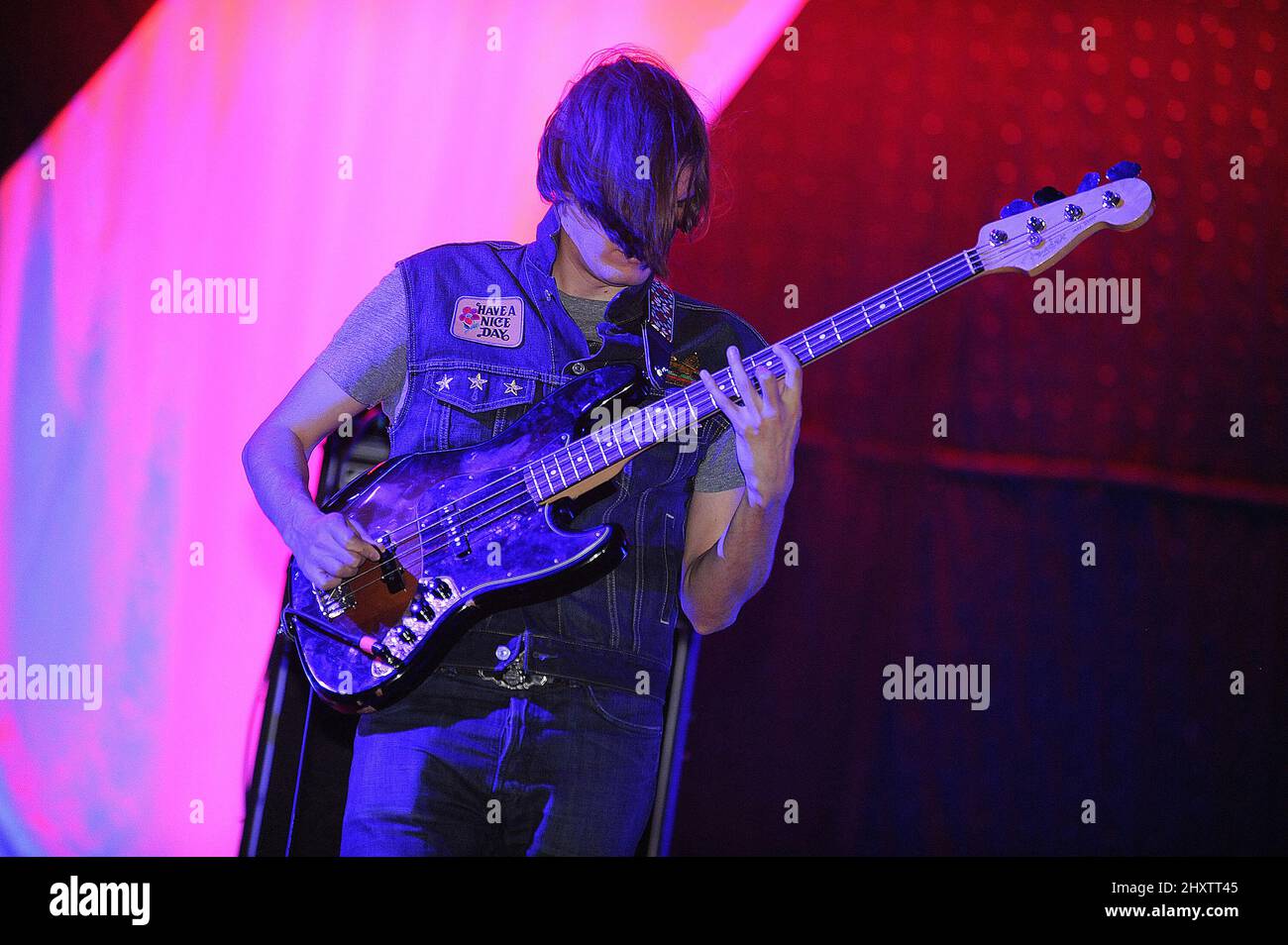 Nikolai Fraiture des coups au Coachella Valley Music and Arts Festival qui s'est tenu à l'Empire Polo Field, en Californie. Banque D'Images