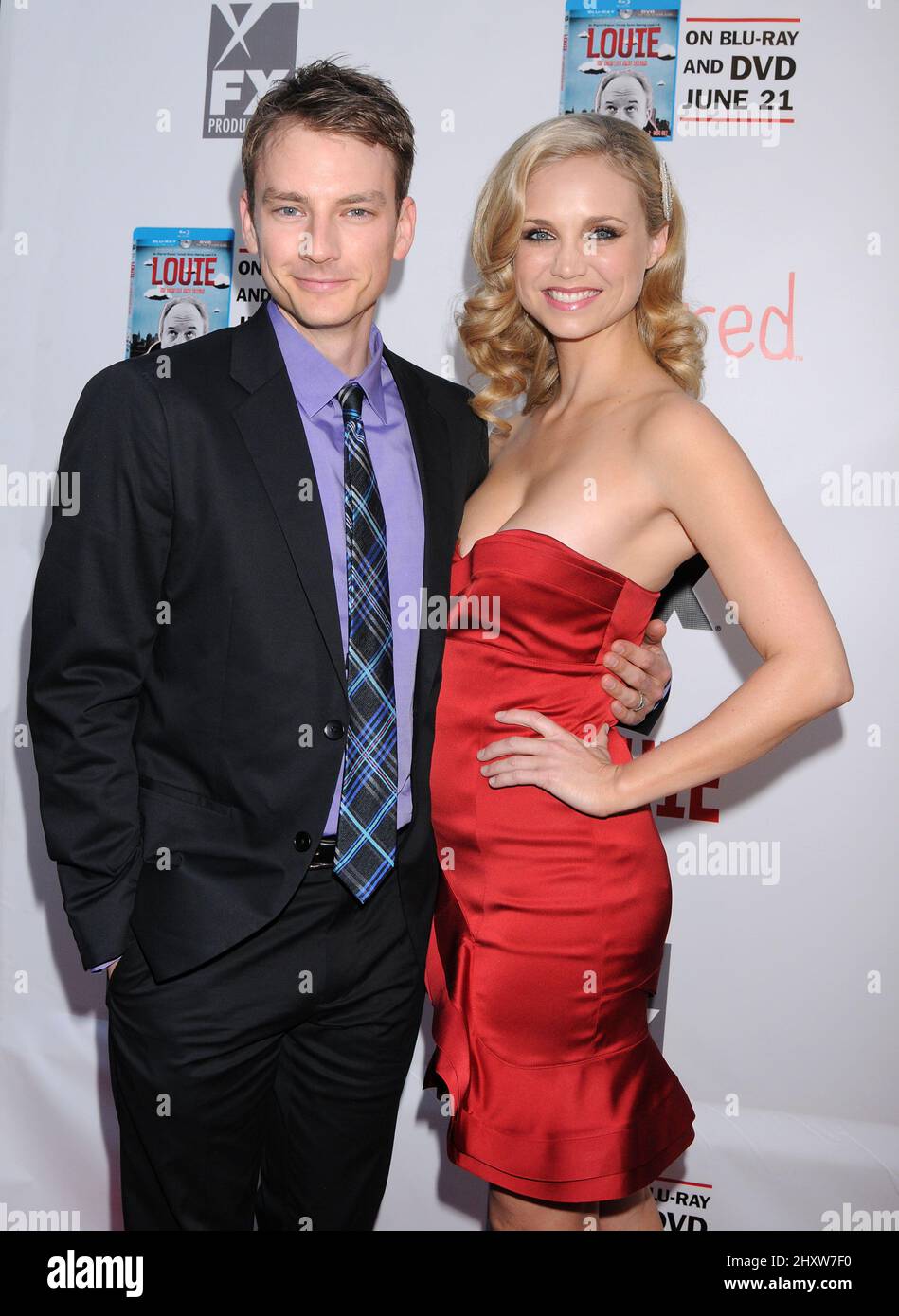Fiona Gubelmann Et Alex Gubelmann Ont Pr sent La Premi re De Wilfred Fiona Gubelmann Et Alex Gubelmann Ont Pr sent La Premi re De Wilfred