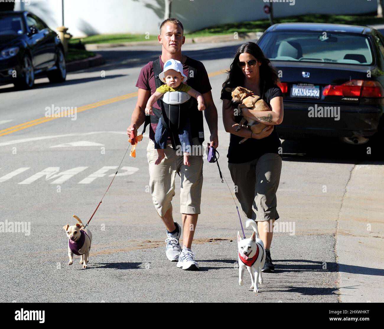 Alanis Morissette, le mari Mario Treadway et son fils sont toujours vus à Brentwood, en Californie Banque D'Images