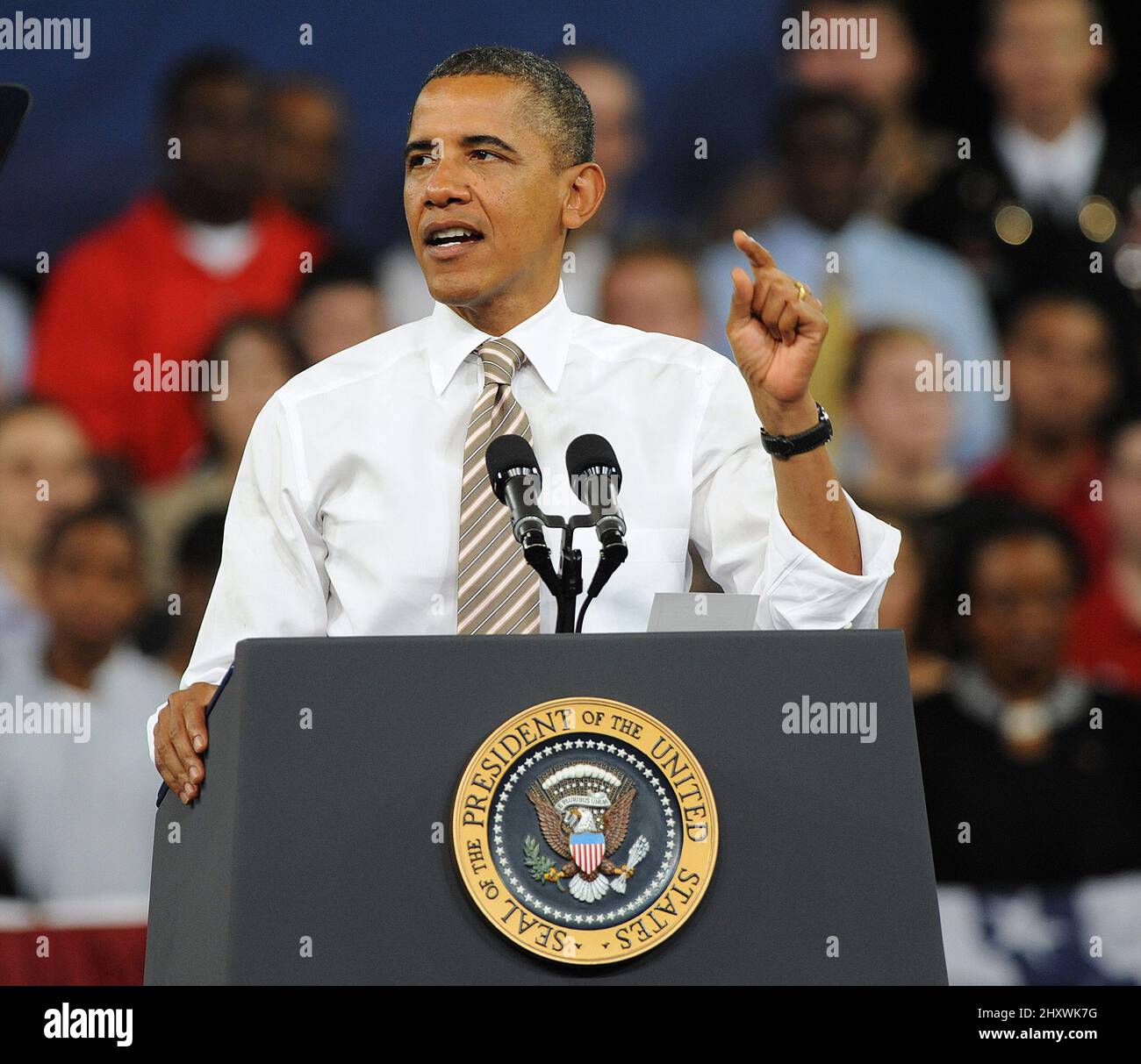 Le président Barack Obama discute de l'économie au Reynolds Coliseum, sur le campus de l'Université d'État de Caroline du Nord, à Raleigh, en Caroline du Nord. Banque D'Images