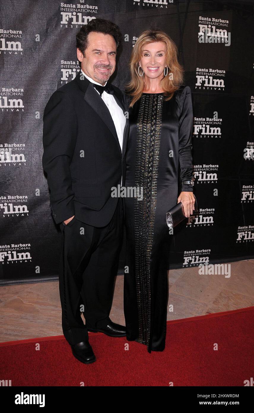 Dennis Miller et sa femme Ali Espley au prix Kirk Douglas 2011 pour l'excellence dans le domaine du film en hommage à Michael Douglas, qui s'est tenu à l'hôtel Biltmore four Seasons de Santa Barbara, en Californie. Banque D'Images