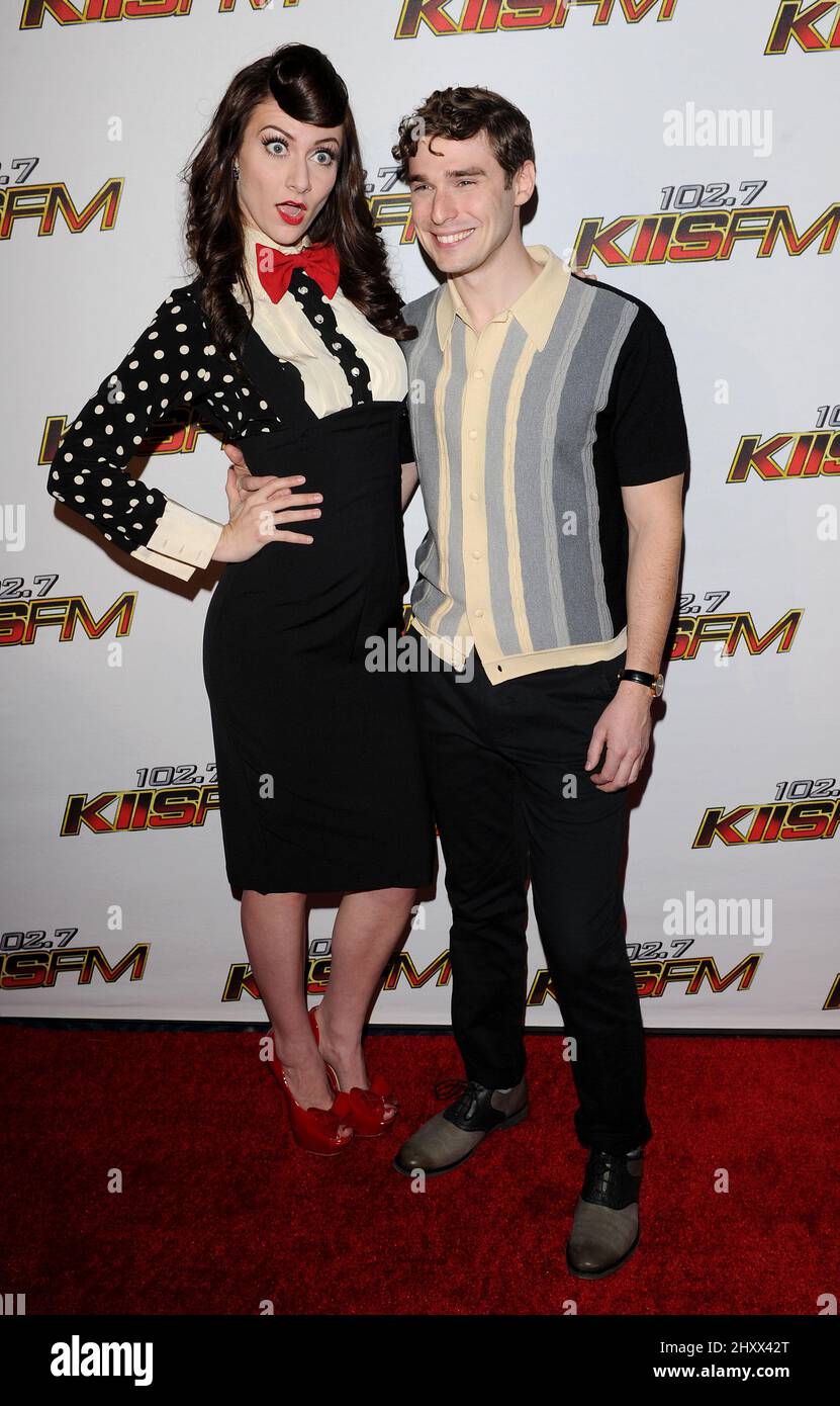 Karmin pendant le Jingle ball KIIS FM 2011 tenu au Nokia Theatre, Californie Banque D'Images